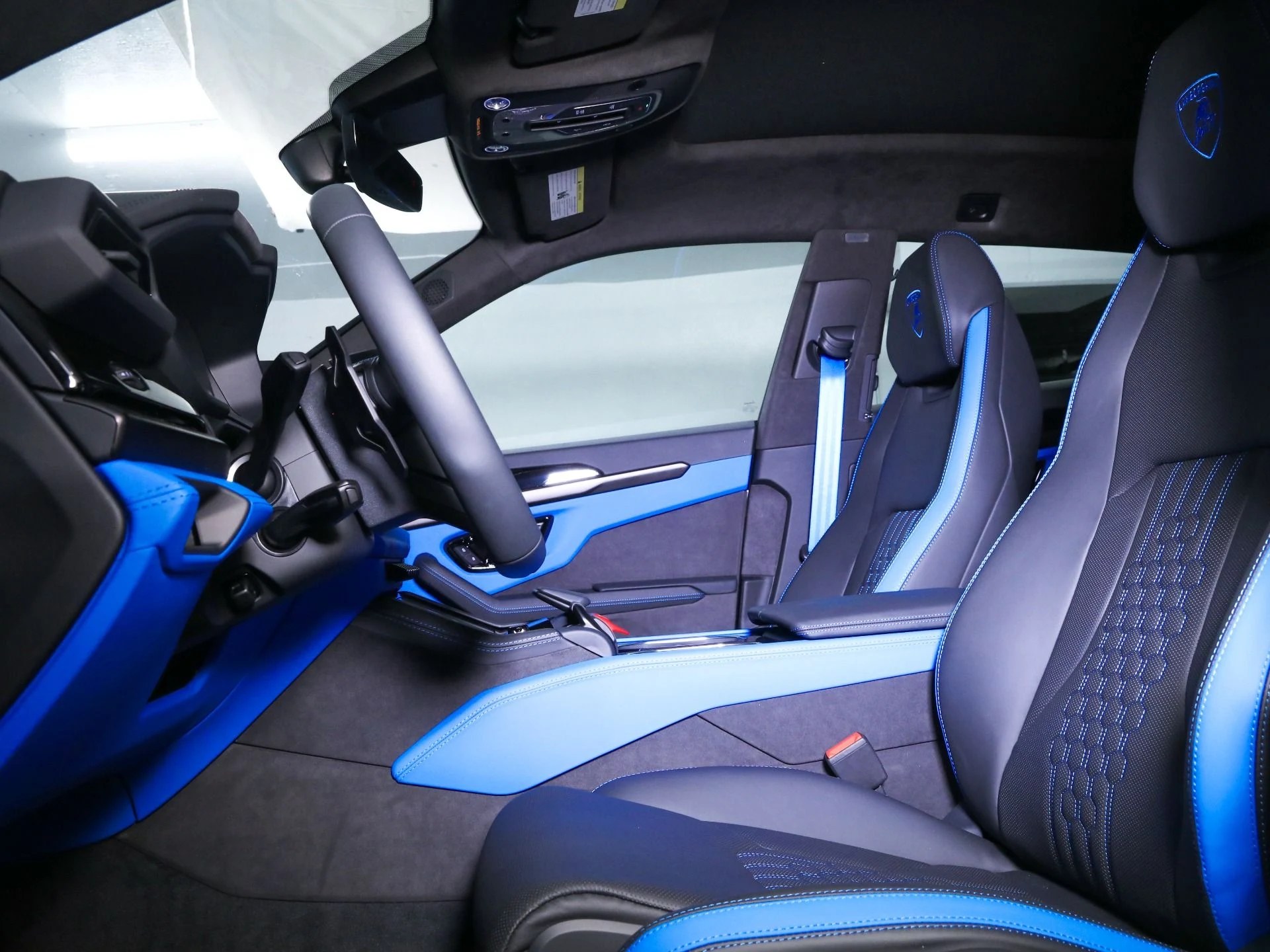 mph019_2451229636_New_2025_Lamborghini_Urus_SE_1760068344_a74456a145