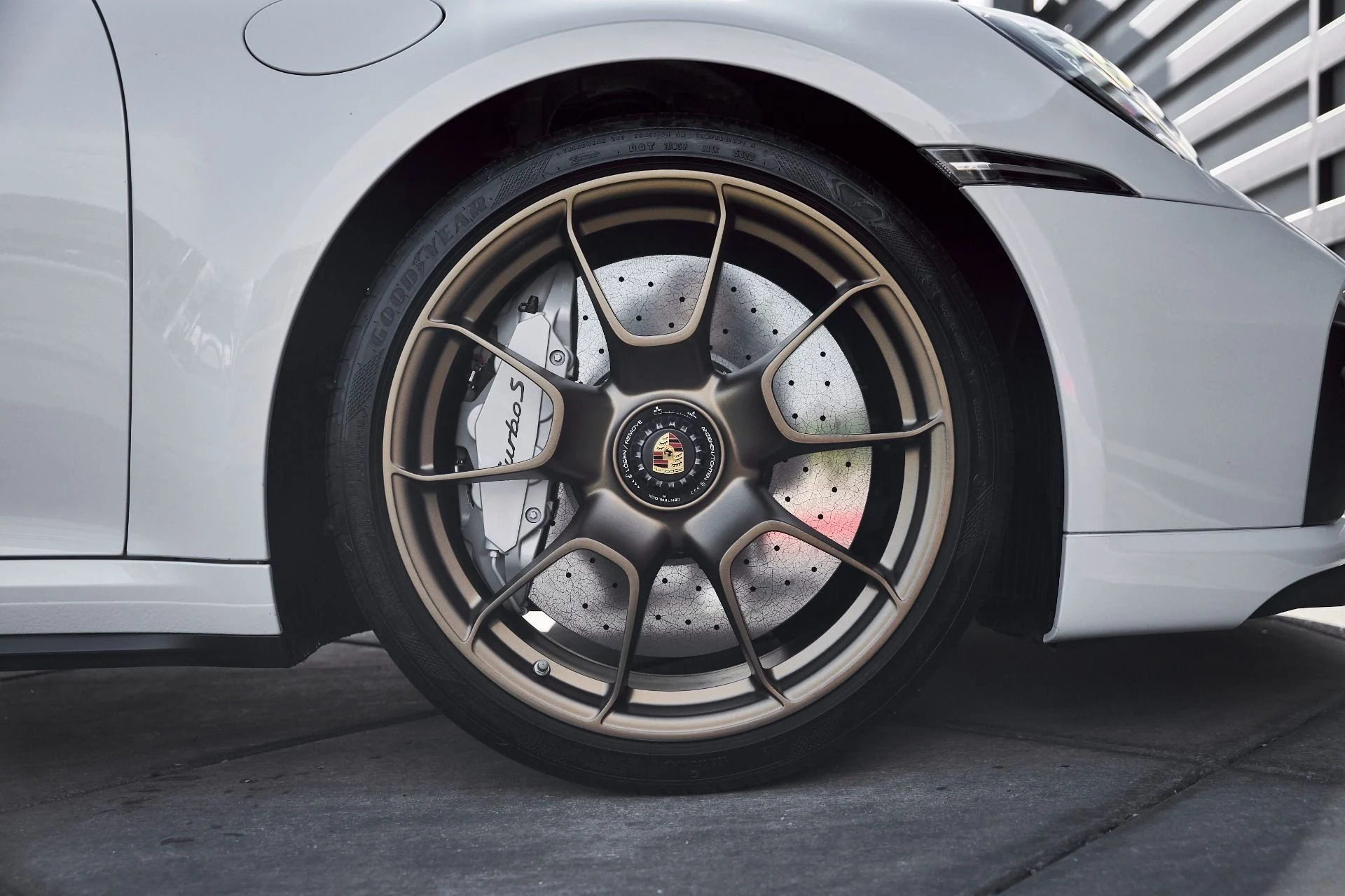 mph019_2451408089_Used_2024_Porsche_911_Turbo_S_1767838702_4a76386ccc