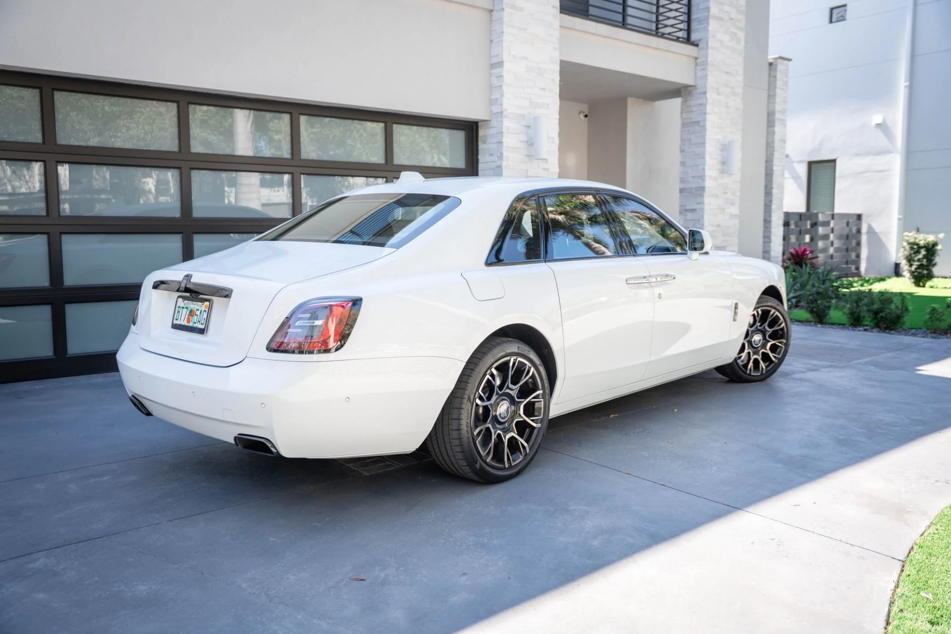 mph019_2452773784_Used_2022_Rolls_Royce_Black_Badge_Ghost_1772144712_8ca7fbfd26