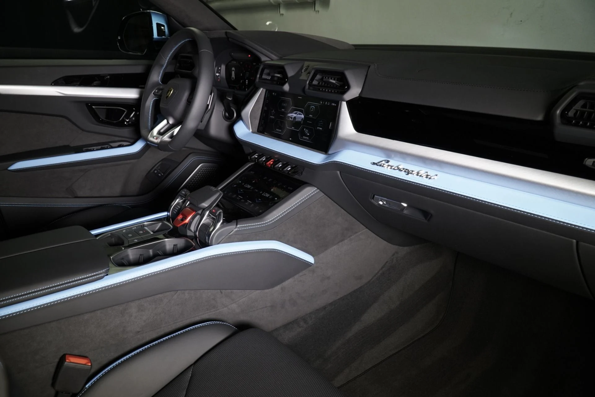 mph019_2454253991_New_2025_Lamborghini_Urus_SE_1760113903_998356f6d0