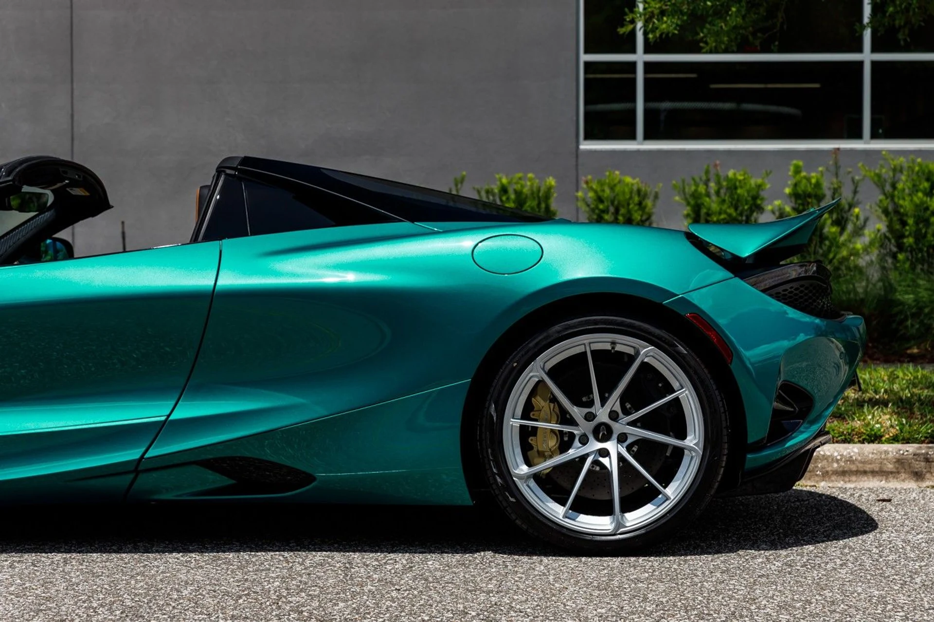 mph019_2460456548_678_p20_l_28e7474e4c