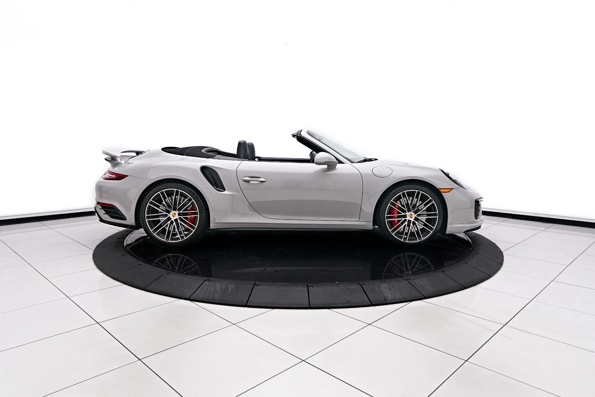 mph019_2464169629_Used_2019_Porsche_911_Turbo_1757547202_31b243b141