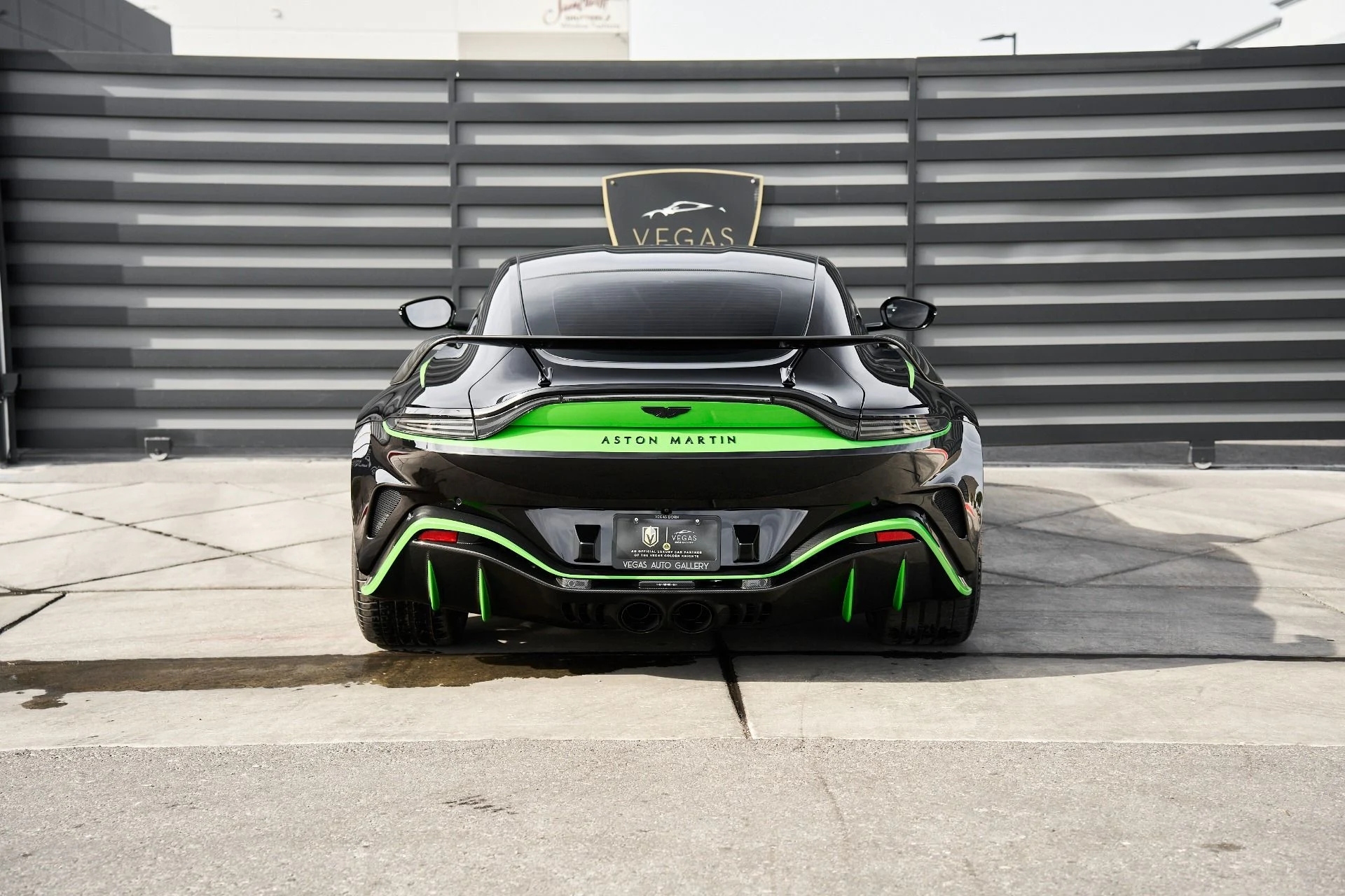 mph019_2478076513_Used_2023_Aston_Martin_Vantage_Base_1762913663_5216c89c3c