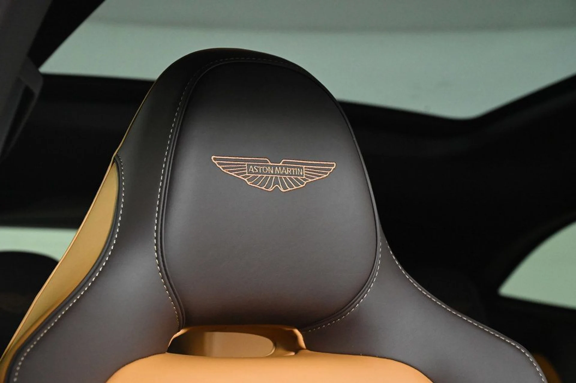 mph019_2479554908_new_2026_aston_martin_dbx_707awd_11350_22961642_20_1024_4711b18e26