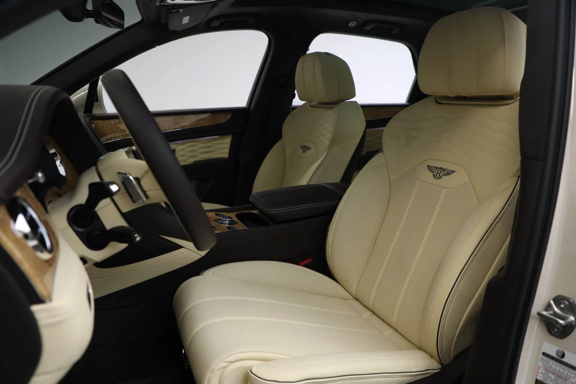 mph019_2488005075_New_2025_Bentley_Bentayga_Azure_V8_7d429c1b19