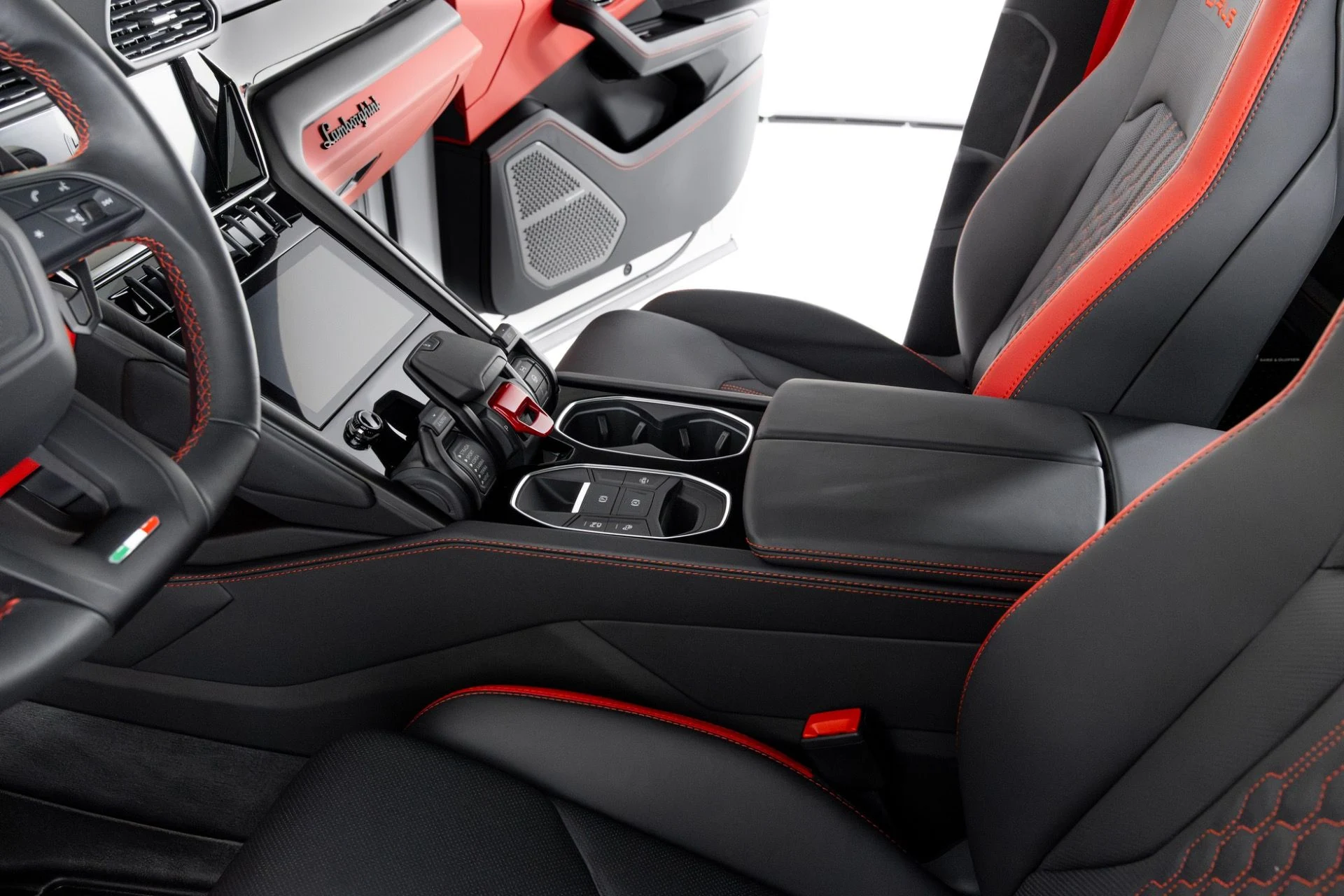 mph019_2489838873_Used_2024_Lamborghini_Urus_S_1765302048_20c1817bde