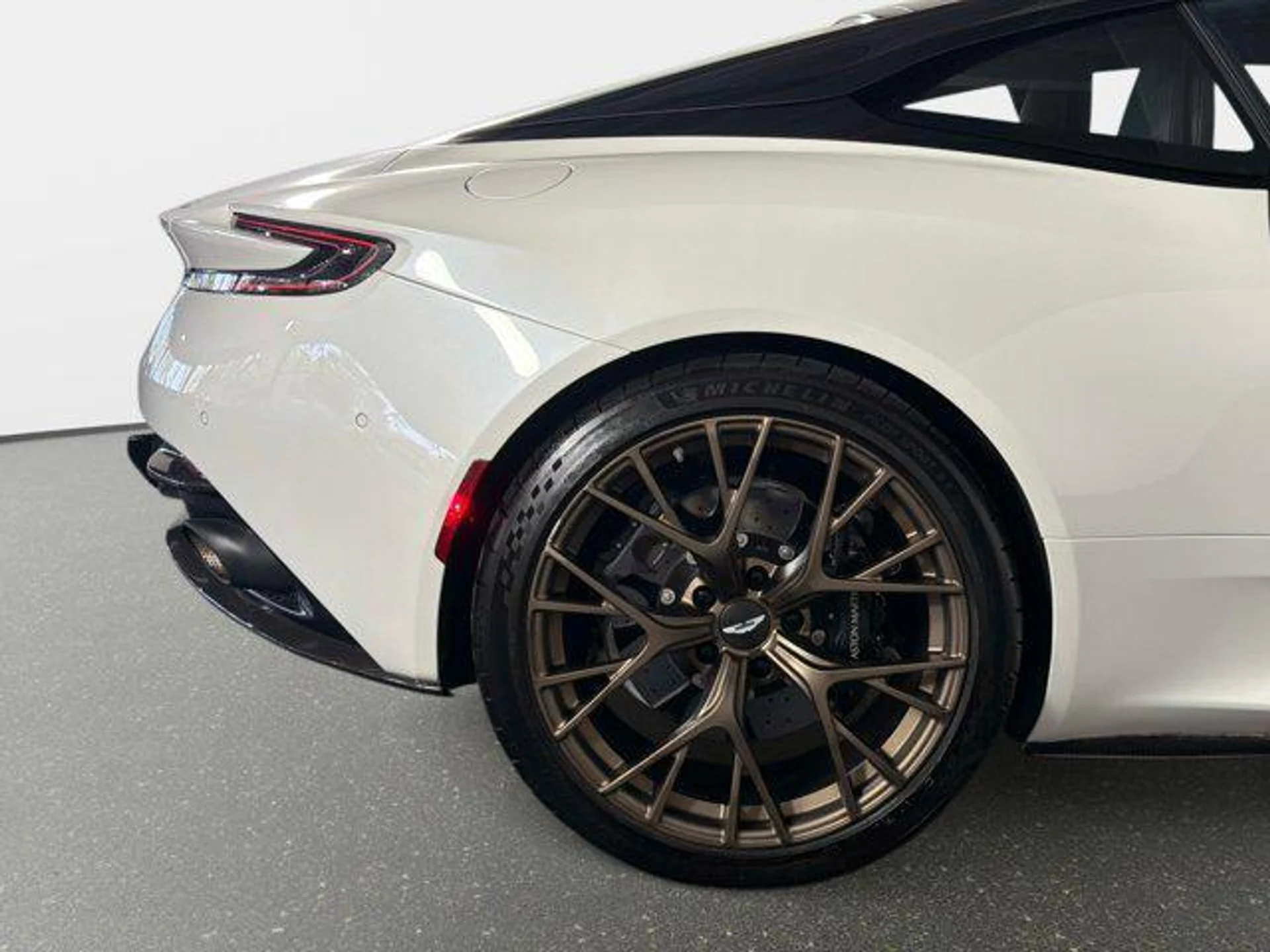 mph019_2512858581_xf_OW_9v_B_Mh4wz_Aj_UT_2j_F_Qf8_E_Qn_S0_d6d2d597d4