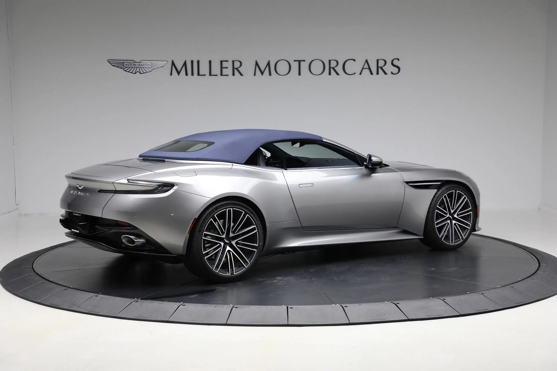 mph019_2513131077_New_2025_Aston_Martin_DB_12_Volante_ddefa4ea5e