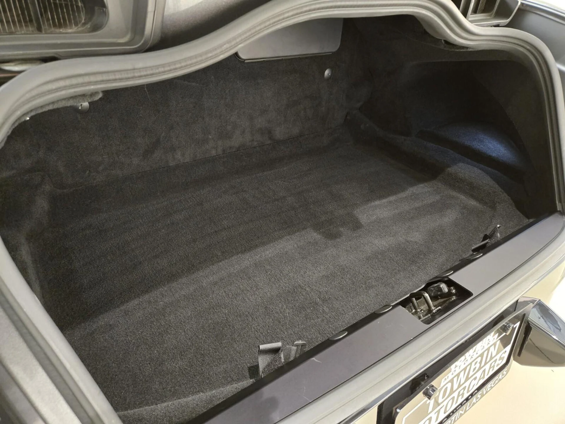 mph019_2513778094_Used_2020_Aston_Martin_DB_11_1727783493_c8f13cf640