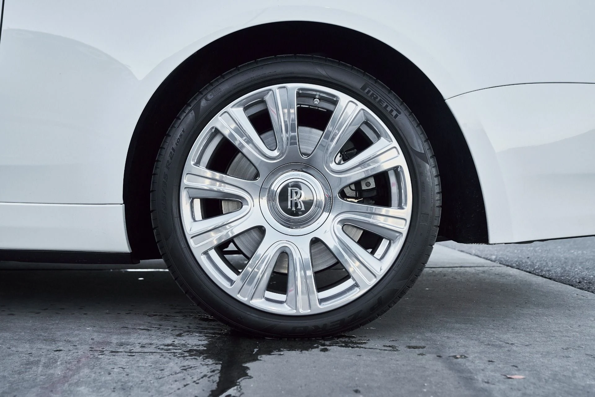 mph019_2516884786_Used_2017_Rolls_Royce_Dawn_Base_1764730538_2d15417bd7