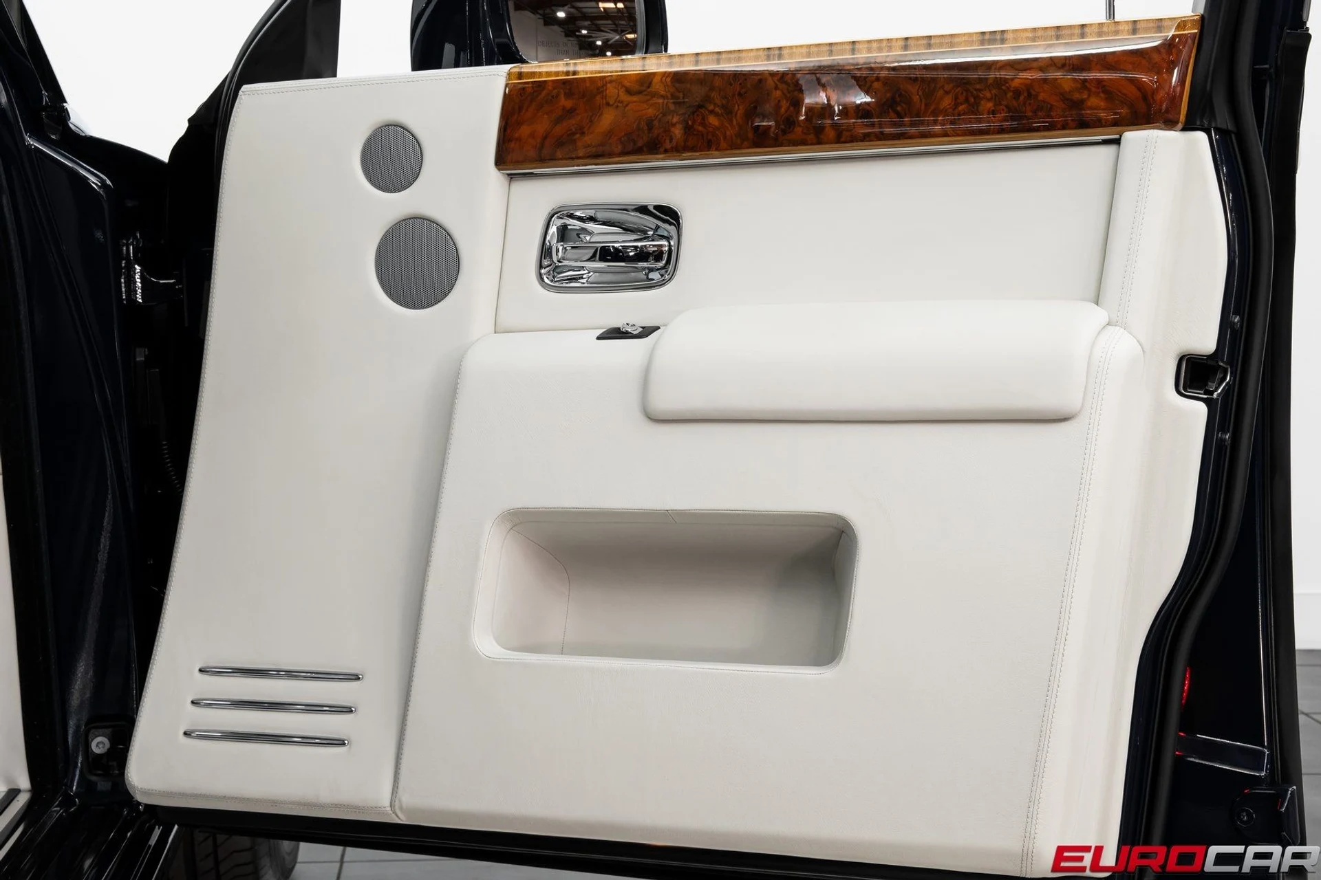 mph019_2519097269_image_20_0f25e47a69