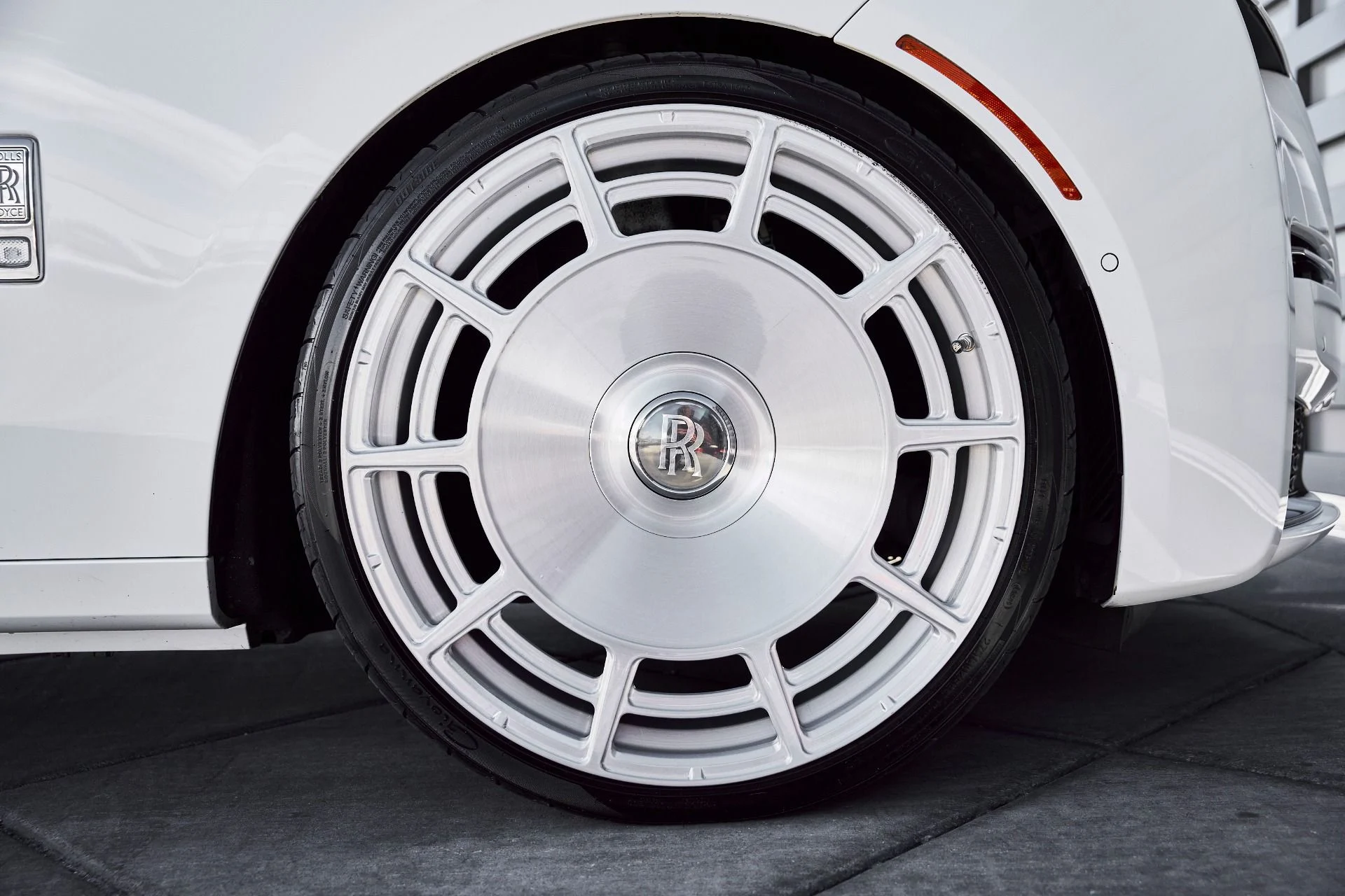 mph019_2523340035_Used_2022_Rolls_Royce_Ghost_Base_1772765973_d4191a9ade