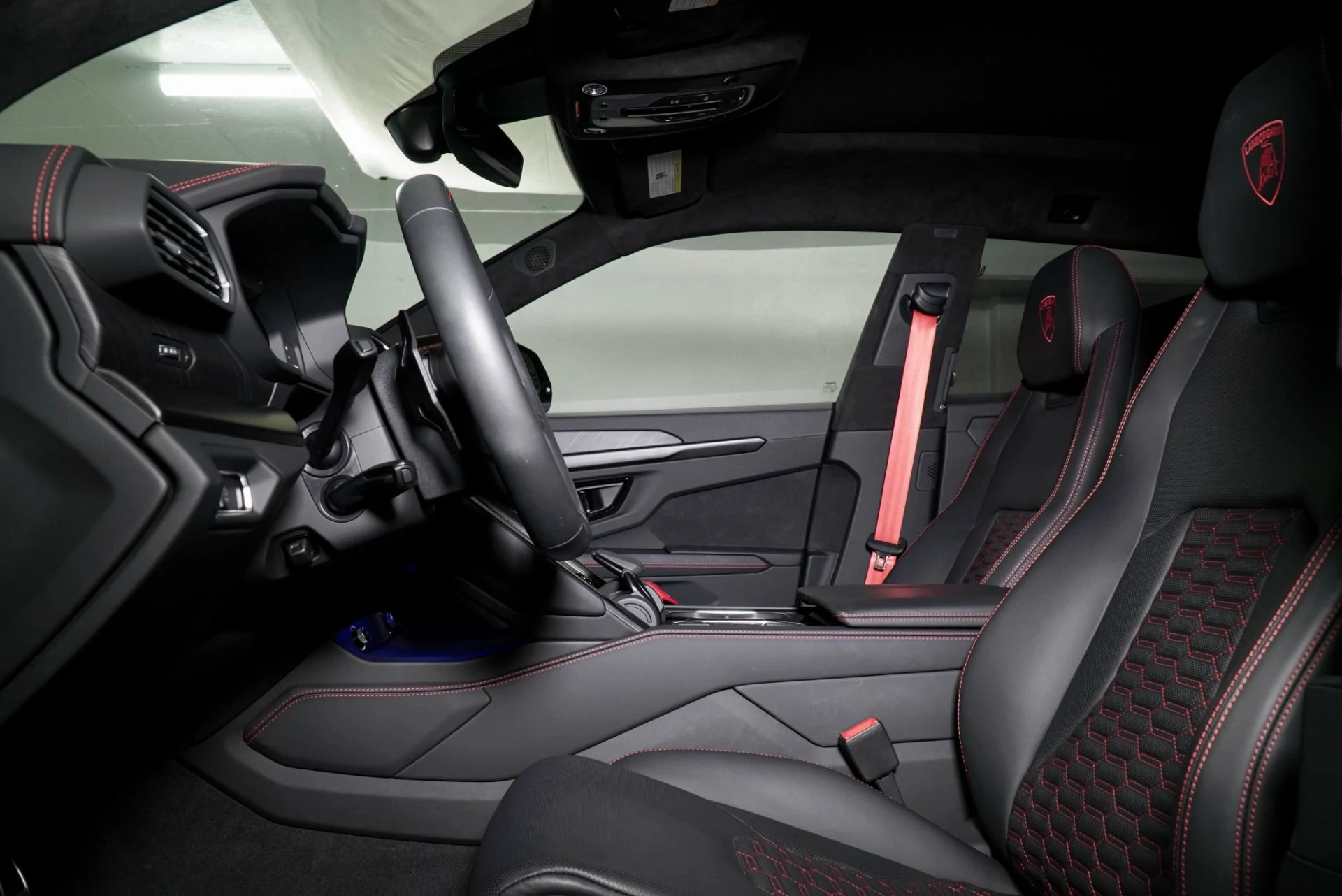 mph019_2526502158_Used_2024_Lamborghini_Urus_S_1775152944_b8ee9da396