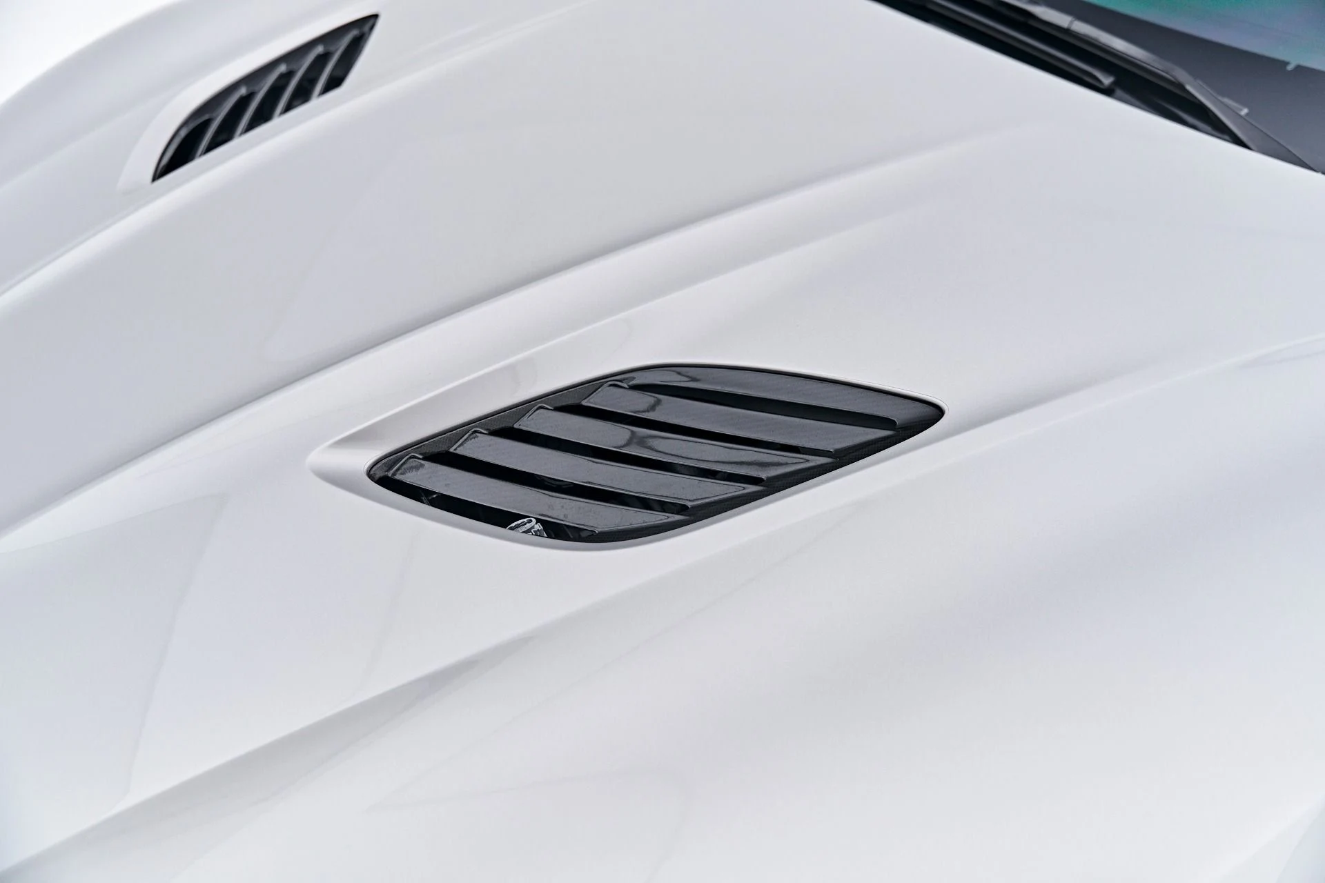 mph019_2533775036_Used_2023_Aston_Martin_DBS_1790369857_1958c677d7