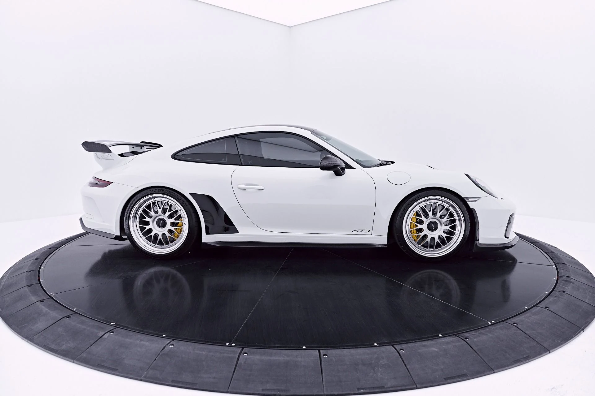 mph019_2535750584_Used_2018_Porsche_911_GT_3_1782763308_977289c20b