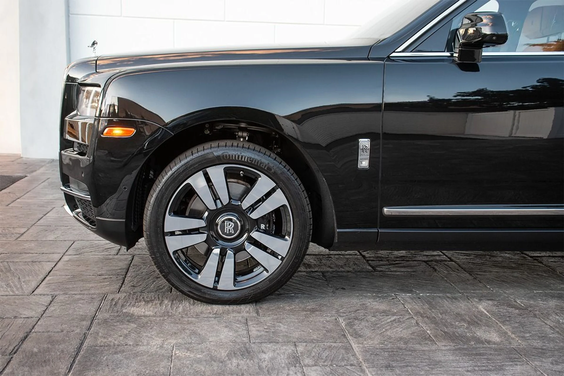 mph019_2551164748_Used_2019_Rolls_Royce_Cullinan_1739029975_4e2e542c7d