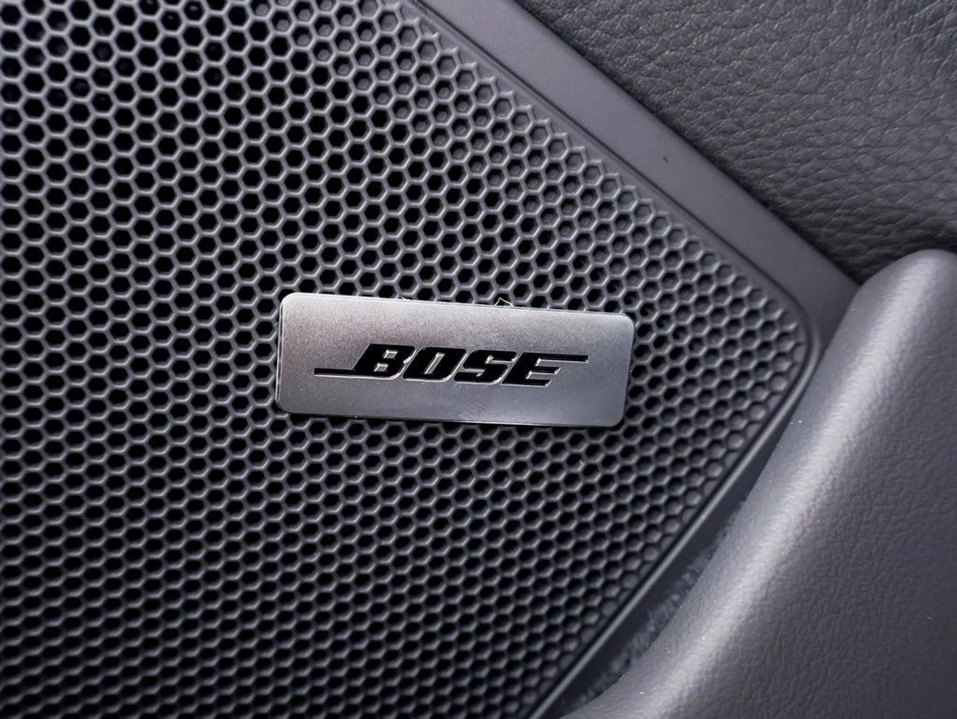 mph019_2558216968_841f12626d9f9025589b2e4d591cbecdx_5b233bbeea