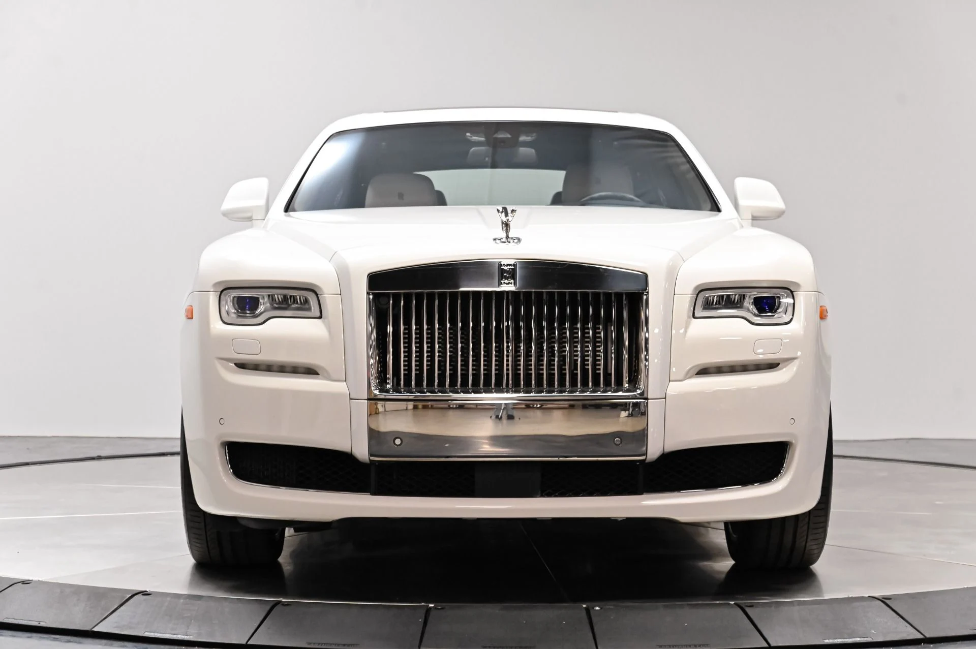 mph019_2576815963_Used_2017_Rolls_Royce_Ghost_Base_1793114215_0ee5d25b67