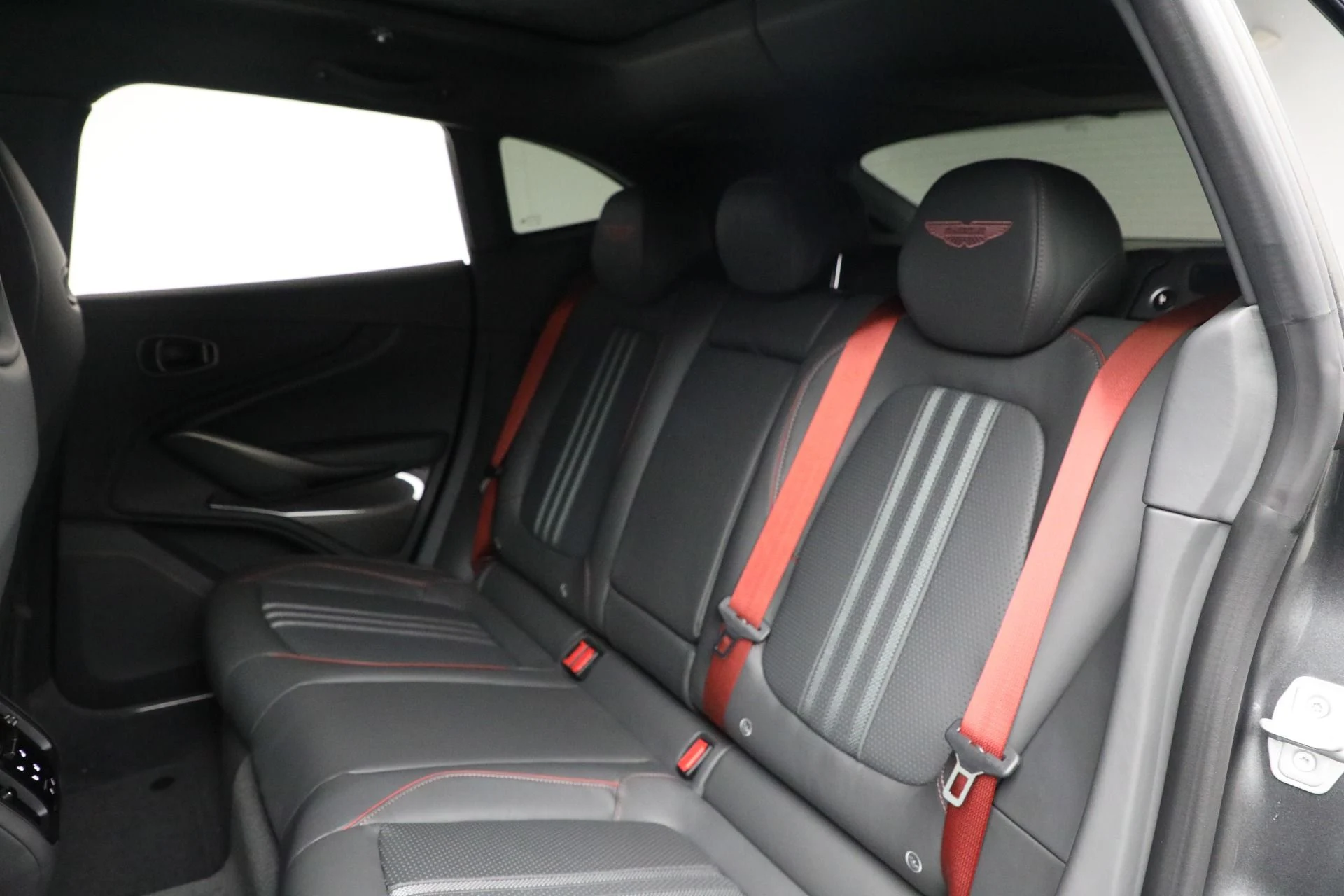 mph019_2577828928_New_2025_Aston_Martin_DBX_707_55d4971fb6