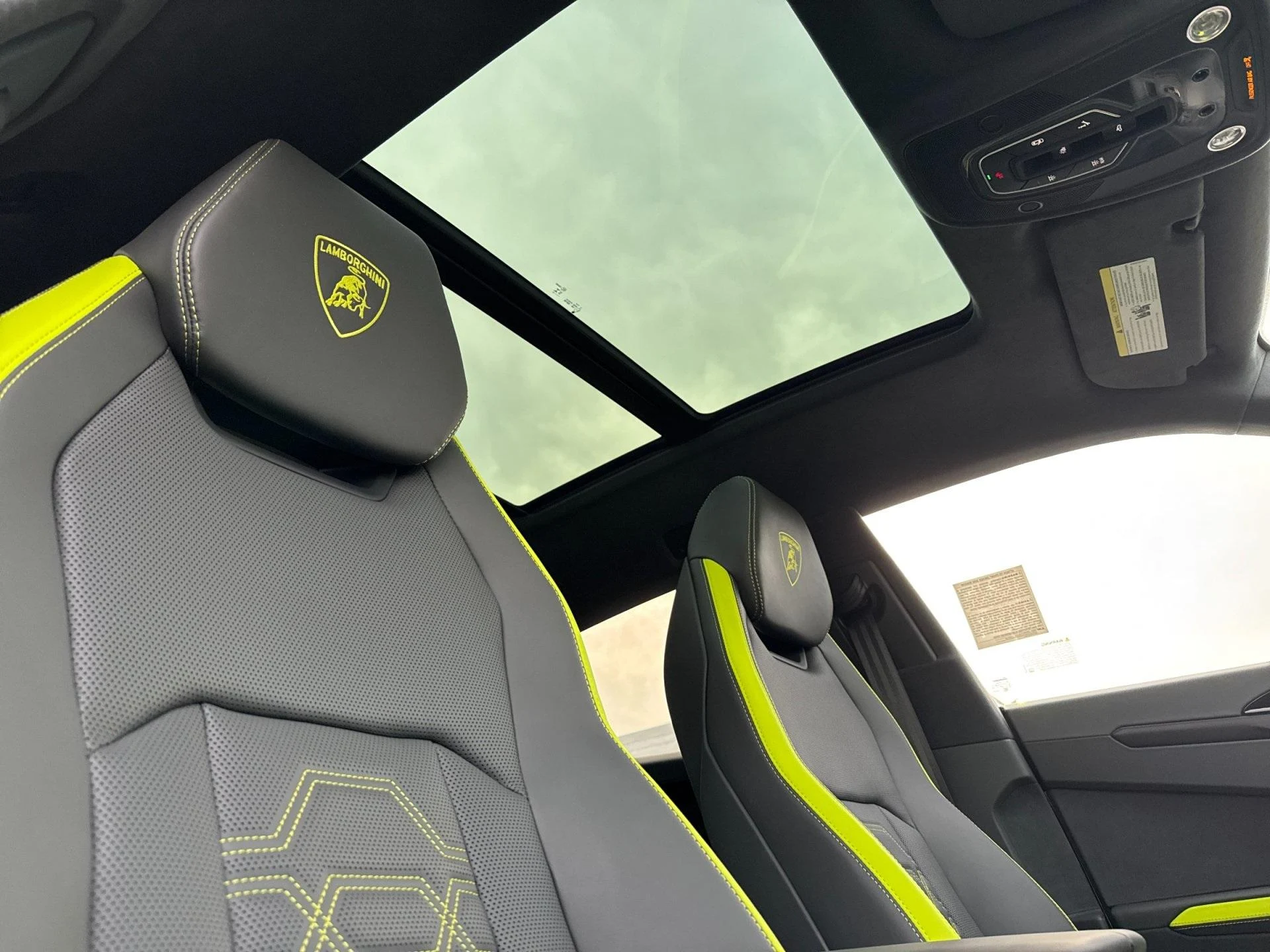 mph019_2582781145_New_2025_Lamborghini_Urus_SE_1770805150_061e5aaa87