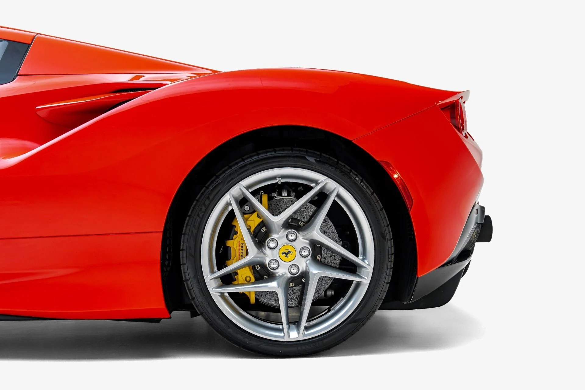 mph019_2584486624_Used_2022_Ferrari_F8_Spider_1788281660_26daf3ee4a