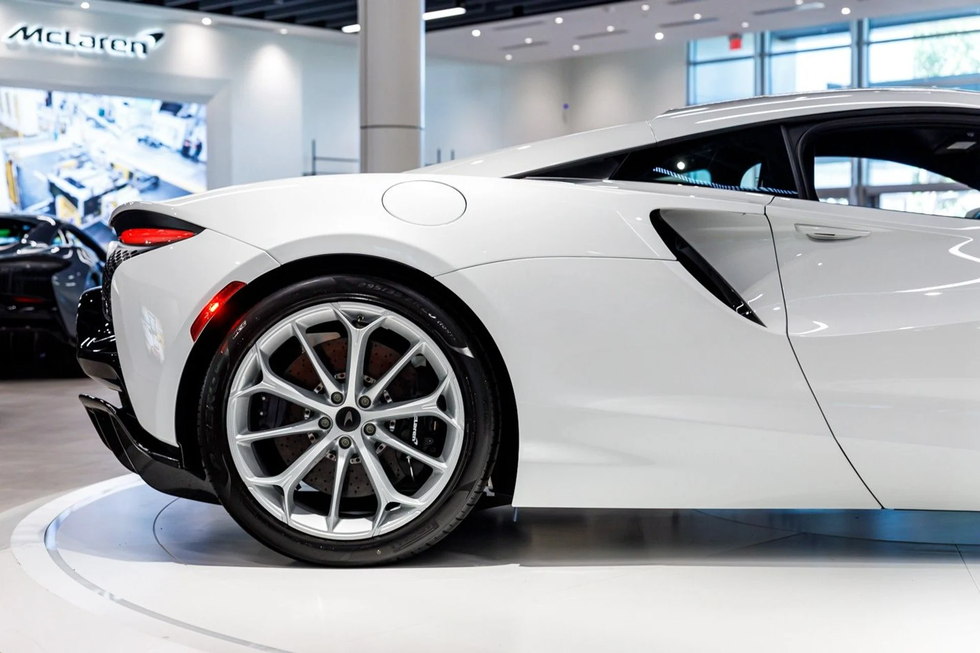 mph019_2588704325_669_p20_l_8bb727994f