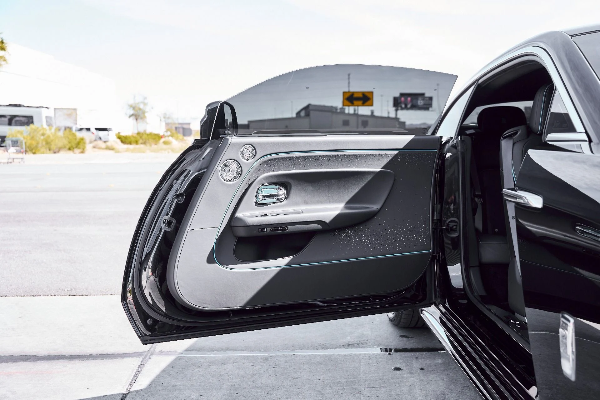 mph019_259729399_Used_2025_Rolls_Royce_Spectre_Base_1771642446_9df182aa0b