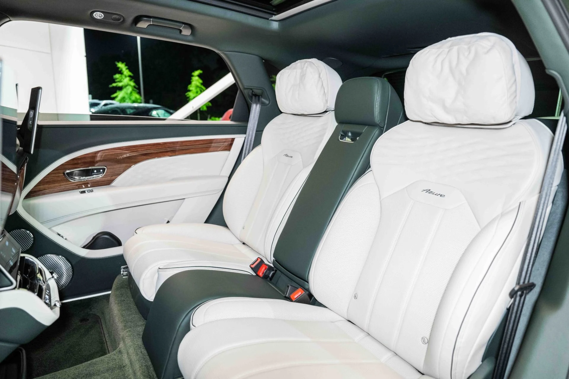 mph019_2599925394_Used_2023_Bentley_Bentayga_EWB_Azure_V8_1716828034_da39256501