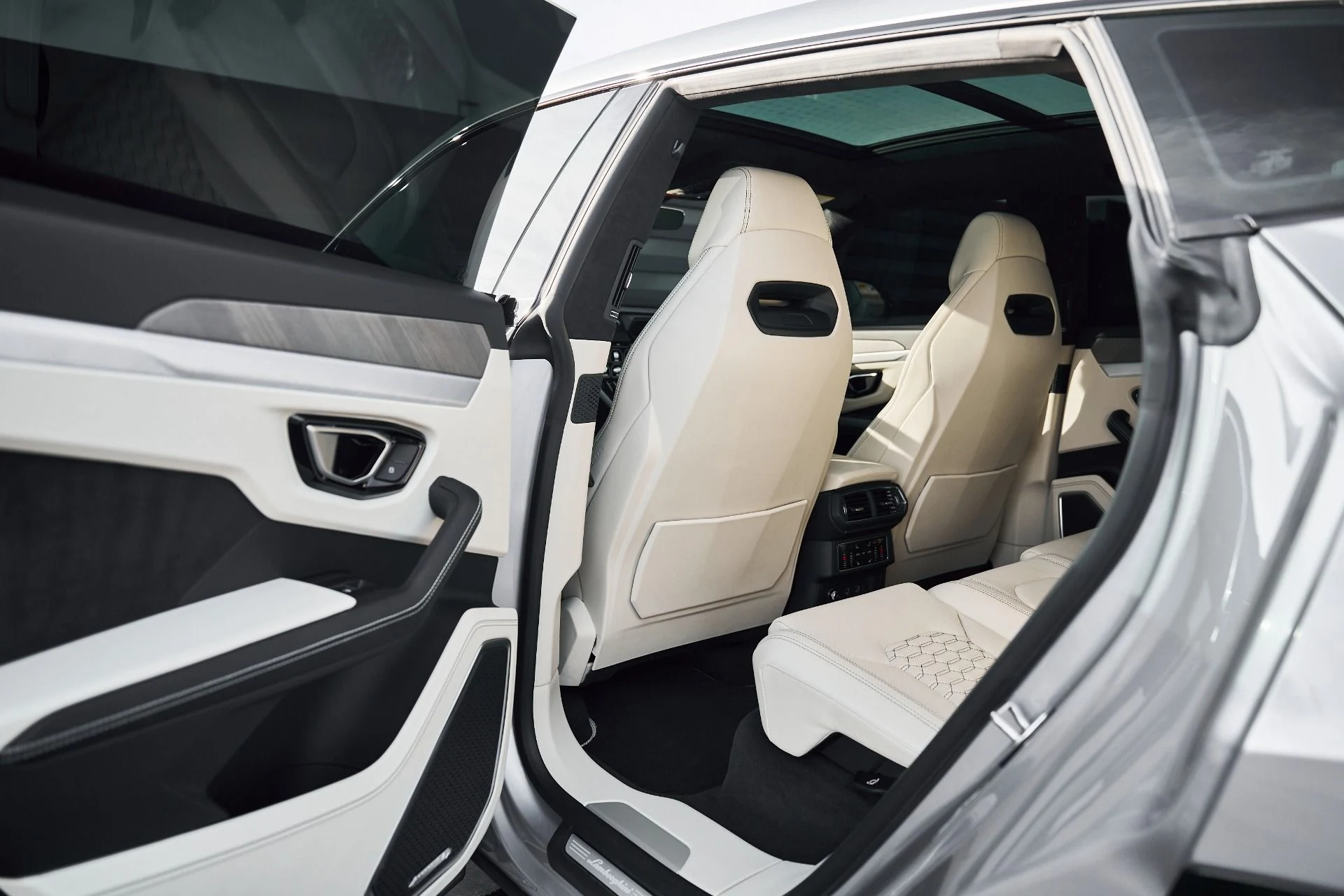 mph019_260178105_Used_2021_Lamborghini_Urus_1771117237_90733b03e5