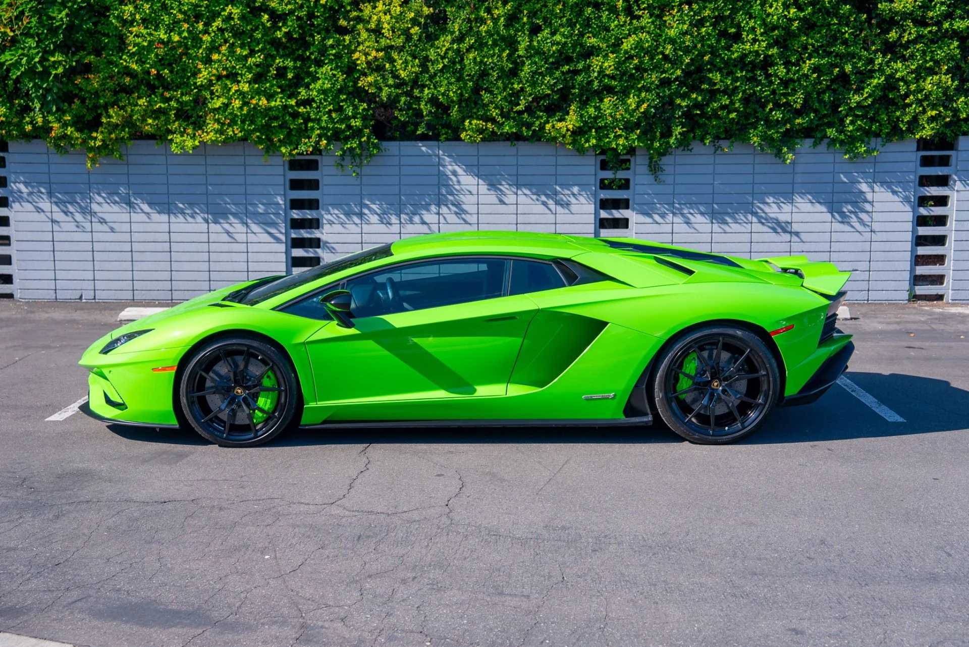mph019_2604147817_Used_2018_Lamborghini_Aventador_LP_740_4_S_1762289338_a3479ea85f