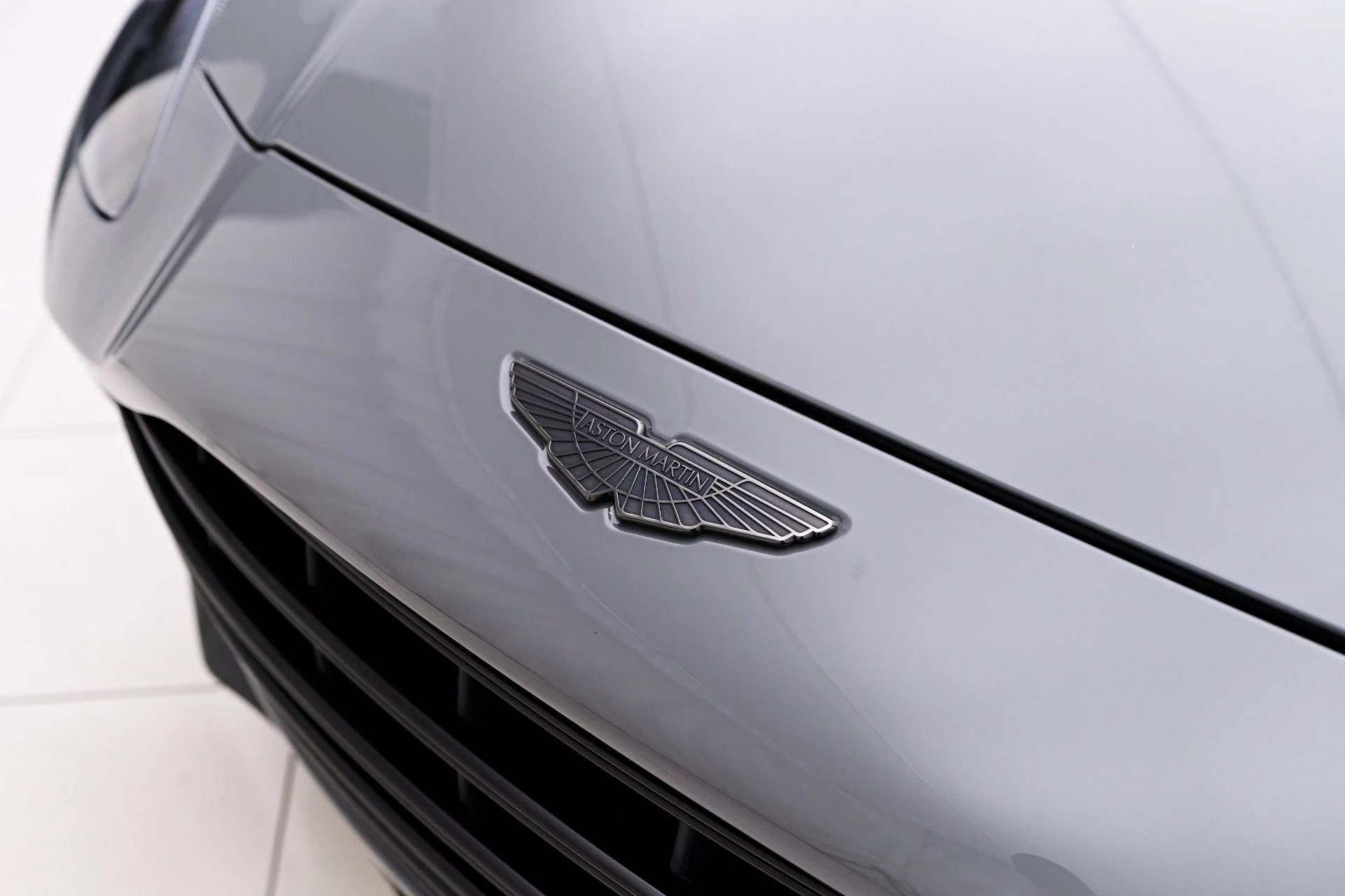 mph019_2608962616_Used_2024_Aston_Martin_DBX_707_1753235896_7ed912894e