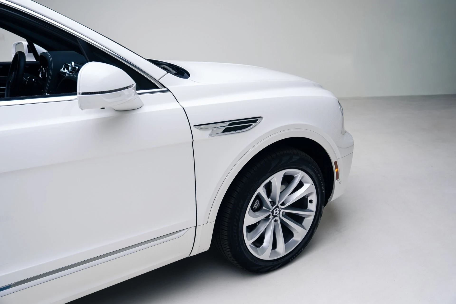 mph019_2617786481_Used_2024_Bentley_Bentayga_V8_1765307017_558155ca4a