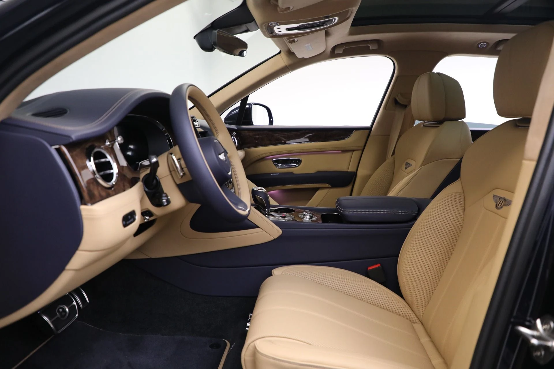 mph019_2618494337_New_2025_Bentley_Bentayga_V8_faafaef9aa