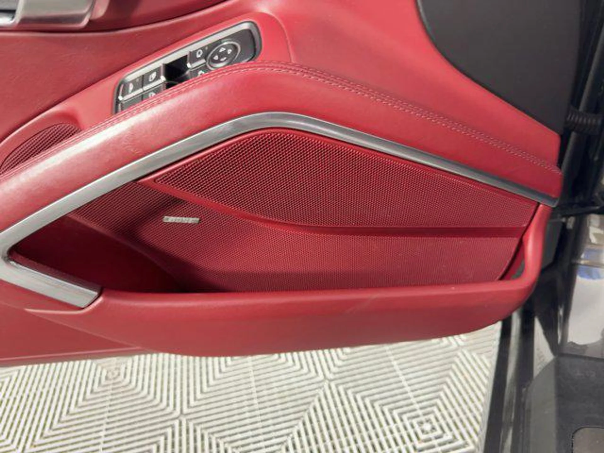 mph019_2621462550_vx_S78w_PYR_6w_T_V_k_E_Dd_KC_Q_Qh_YE_2a20dcd44e