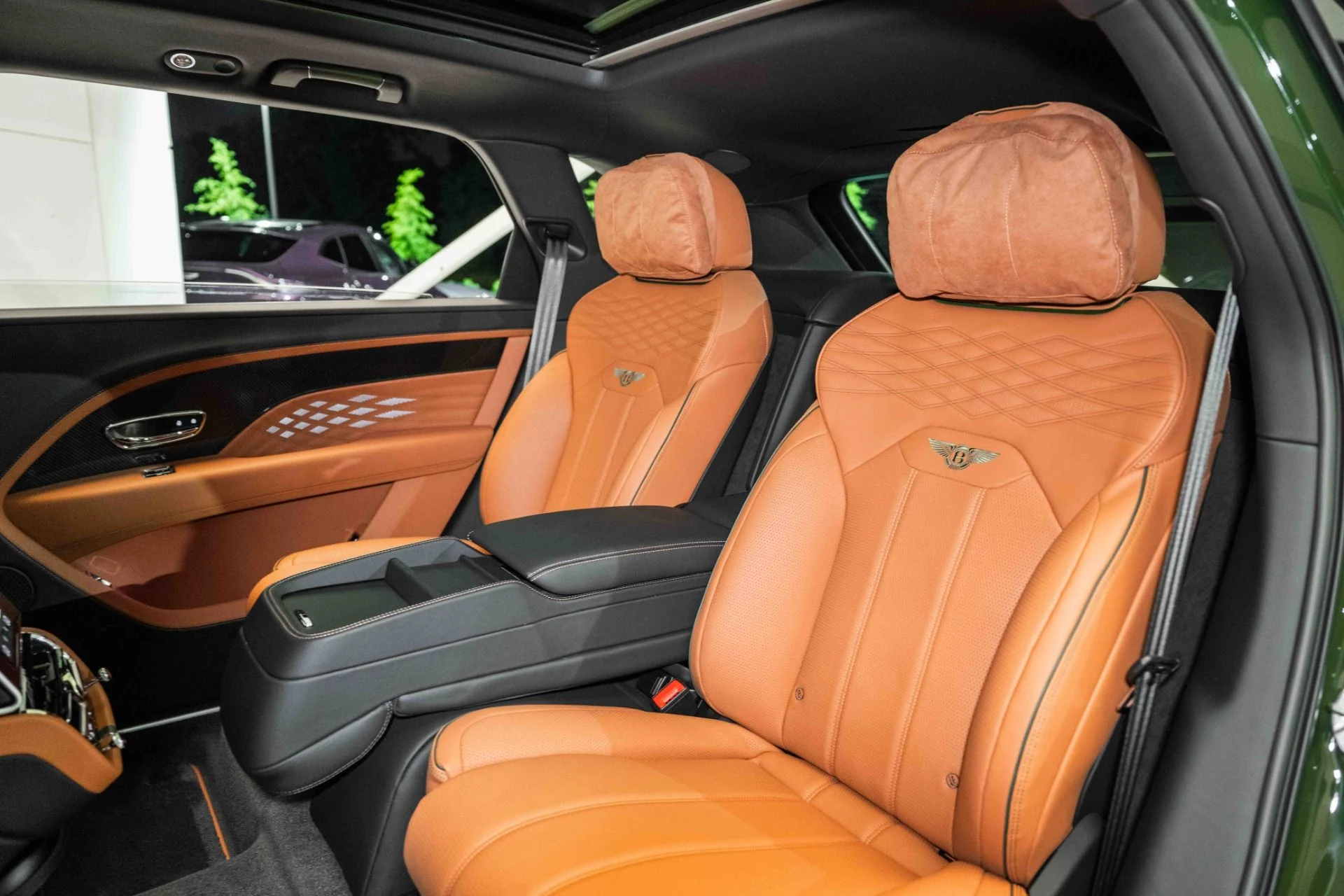 mph019_2622468161_Used_2024_Bentley_Bentayga_EWB_Azure_V8_1718899287_fe6da38ab9