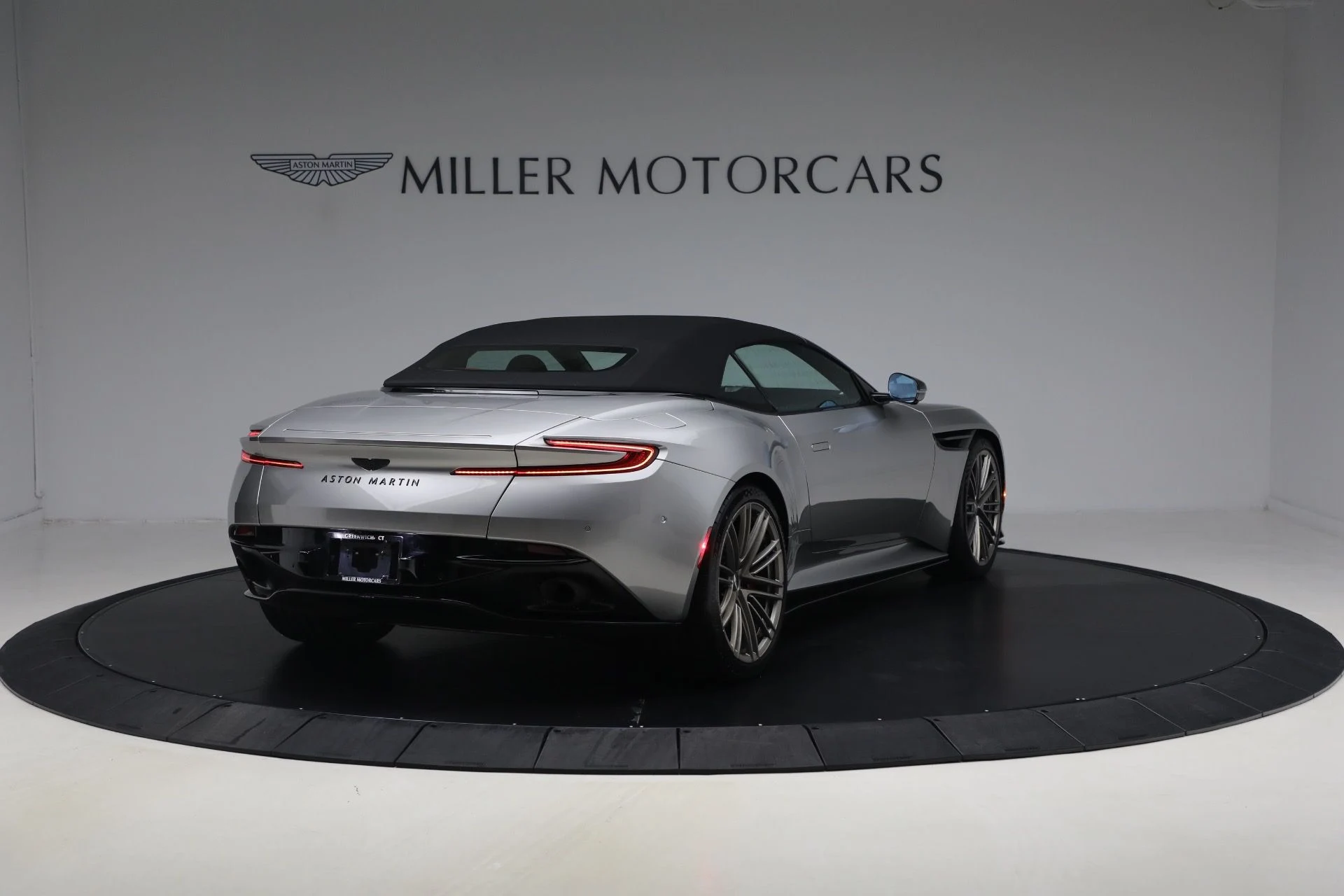 mph019_262586275_Used_2024_Aston_Martin_DB_12_Volante_1789831142_65849f6e08