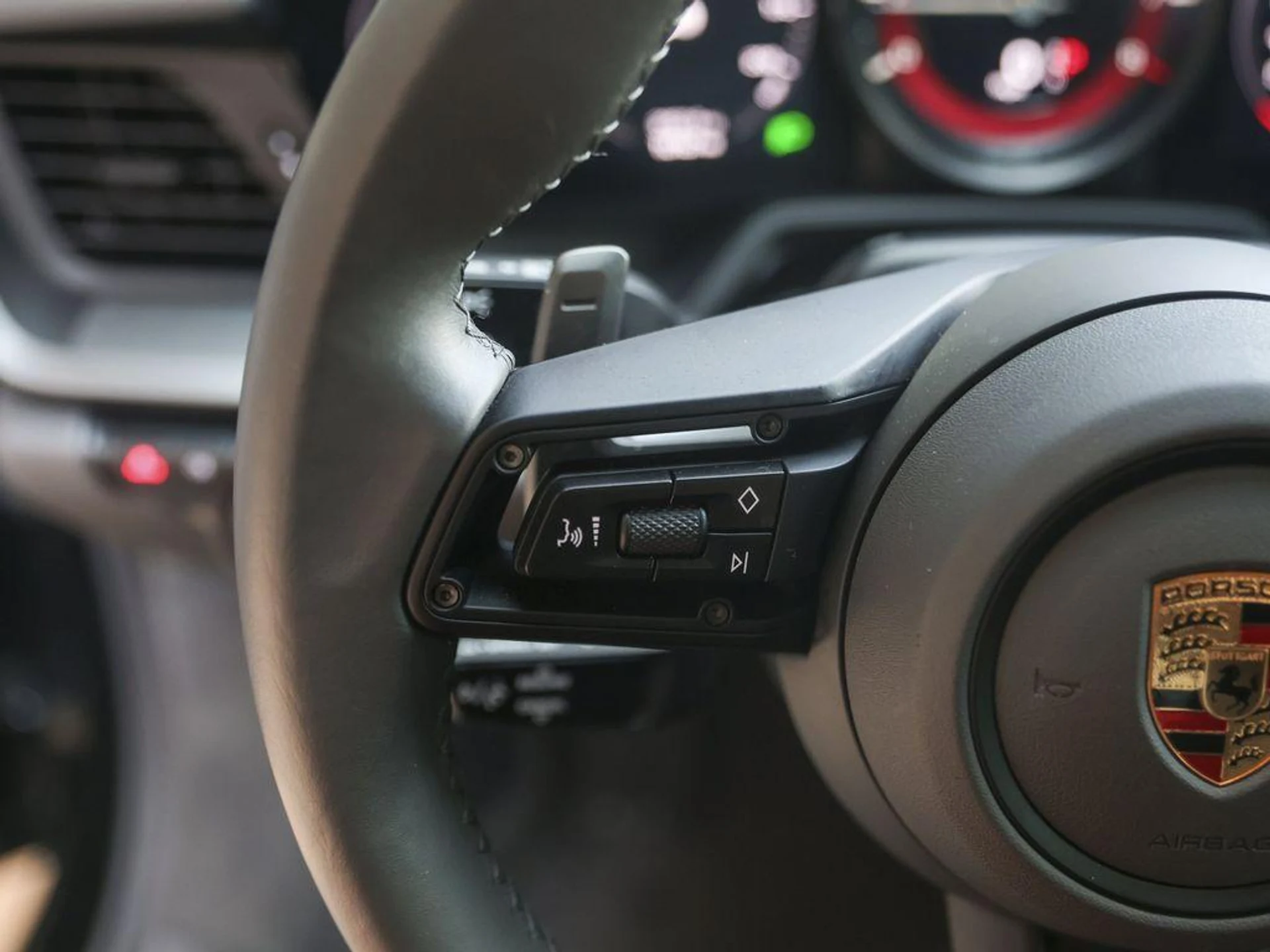 mph019_263542490_l6_xd_3_Jz5g_Kb_Iv_Bu_AC_Jg_X_Kr5_Mo_a1ca2dc1bf