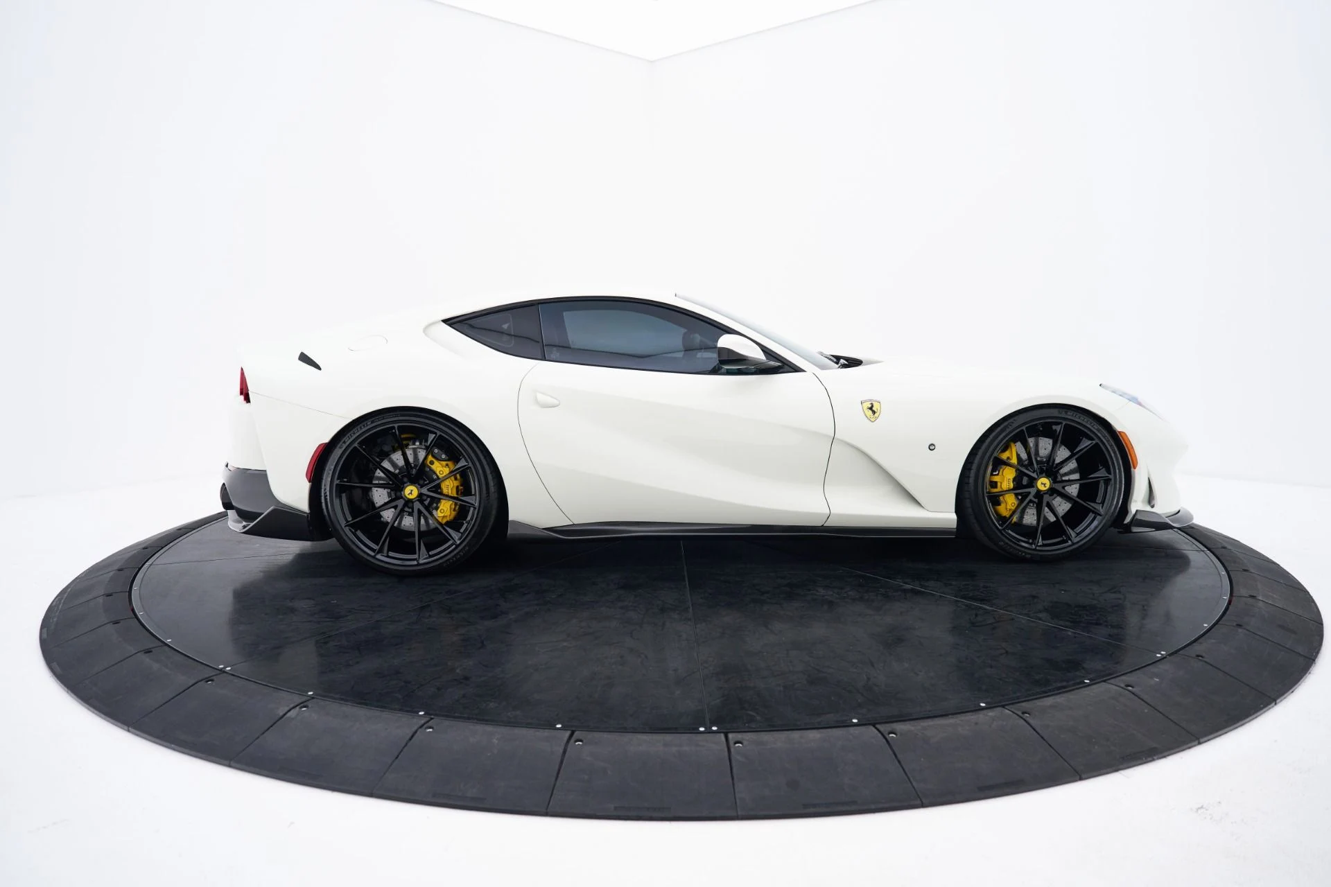 mph019_2649109492_Used_2018_Ferrari_812_Superfast_Base_1793220988_e42ccf1922