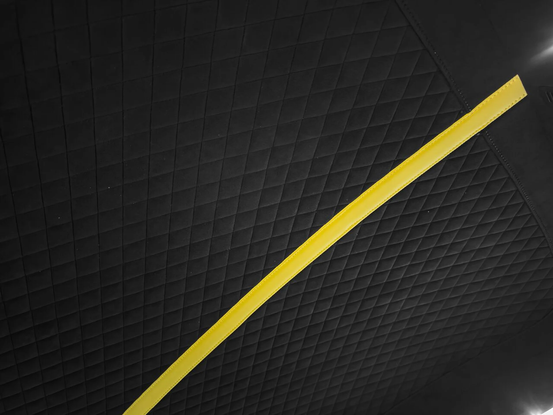 mph019_2650232011_aston_martin_dbs_2023_jpg_v_1773863537_5b16378514