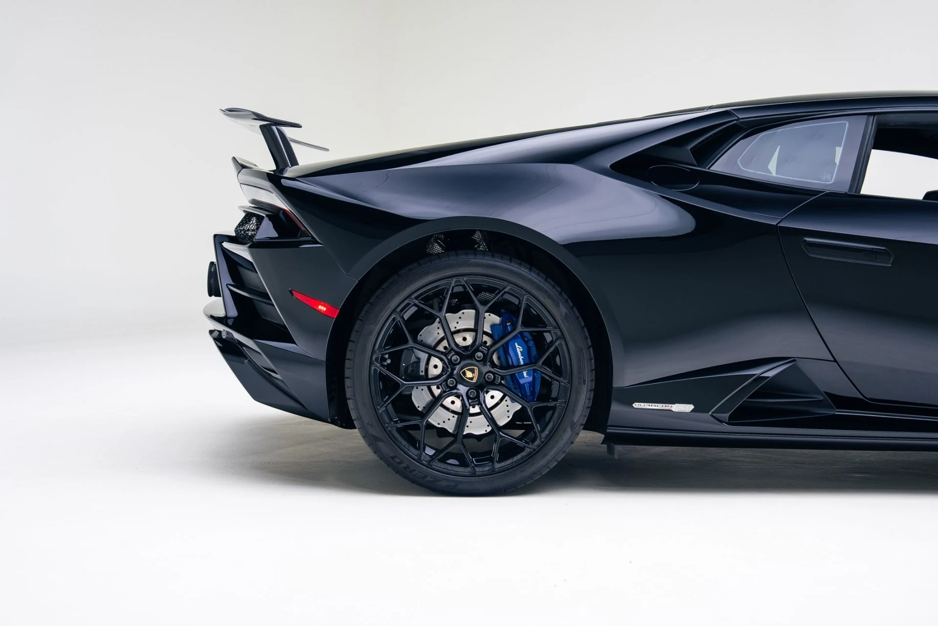 mph019_2651493220_Used_2021_Lamborghini_Huracan_EVO_1765497065_2455562c36
