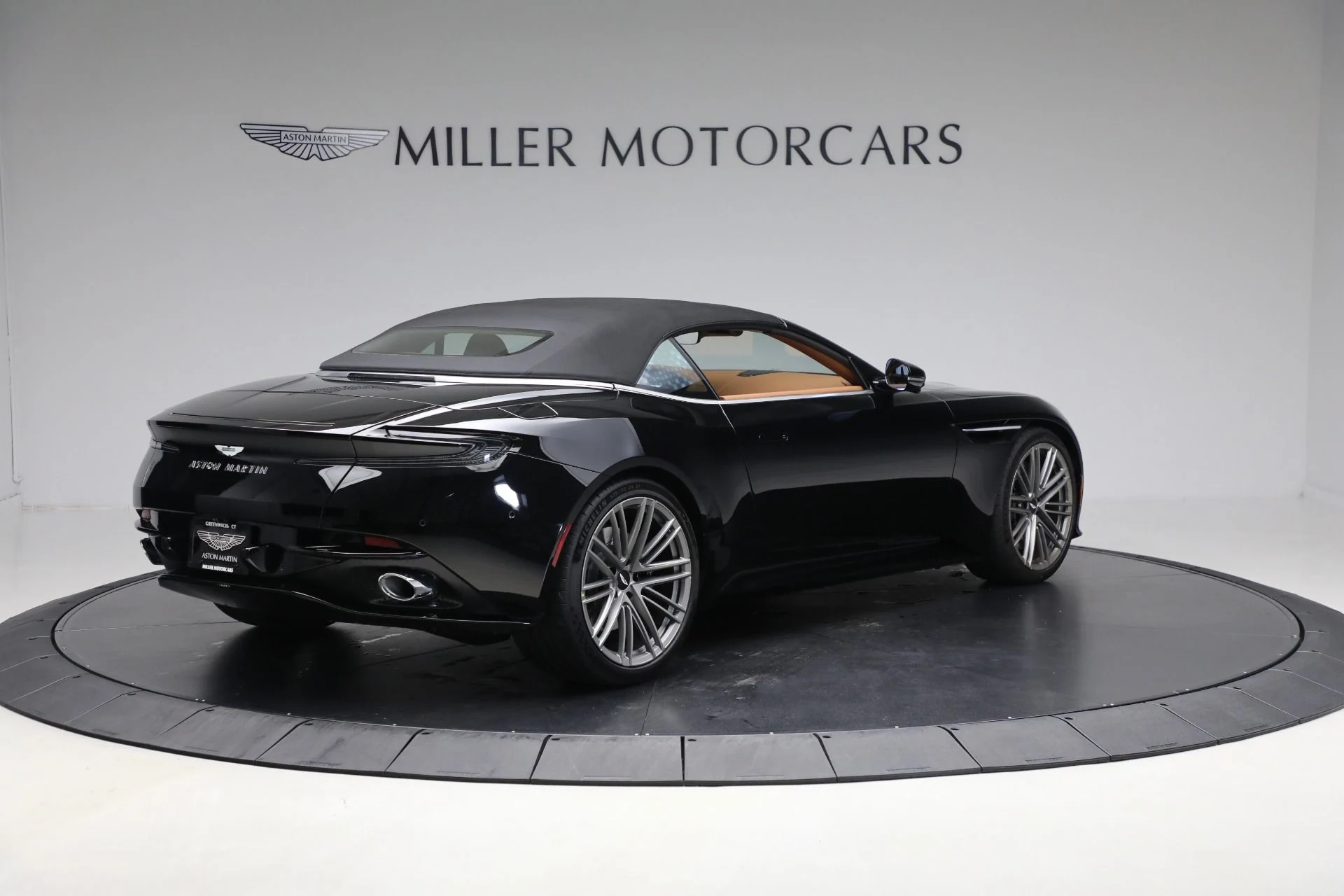mph019_2651925013_New_2025_Aston_Martin_DB_12_Volante_bec9ee5aaf