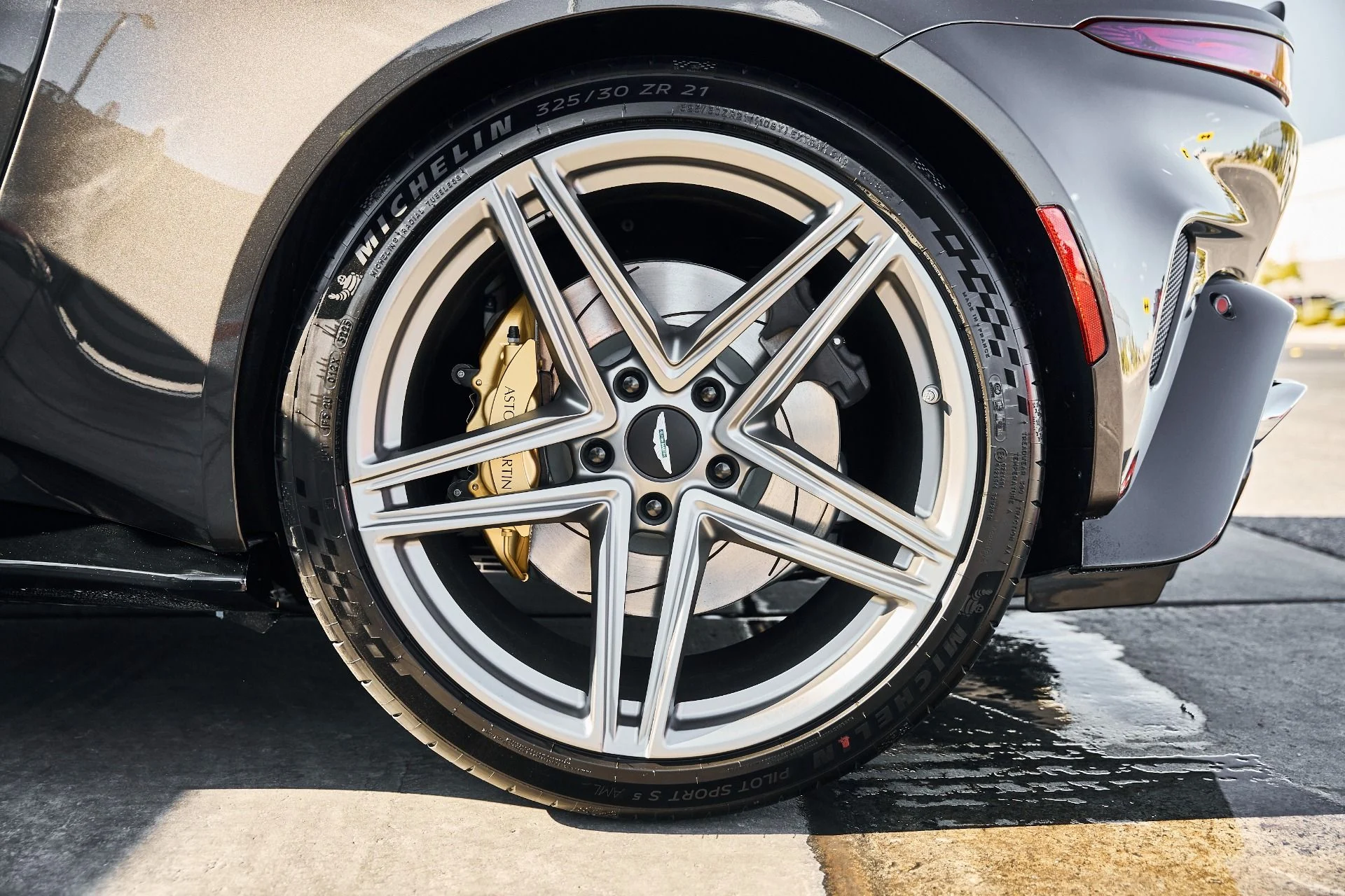 mph019_265424870_Used_2026_Aston_Martin_Vantage_S_1778102465_abe2186f9f