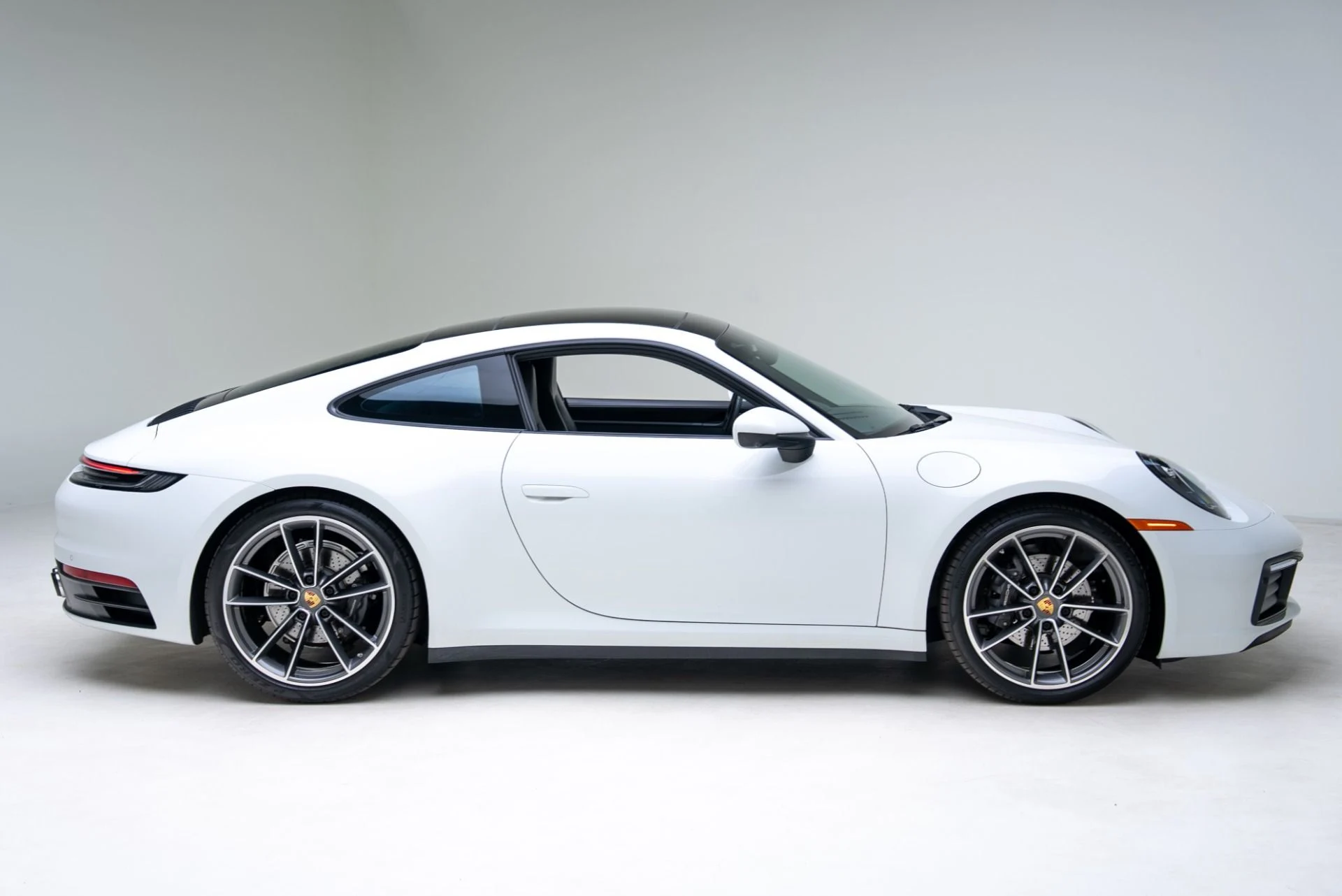 mph019_2657406273_Used_2020_Porsche_911_Carrera_1769107199_02d211af12