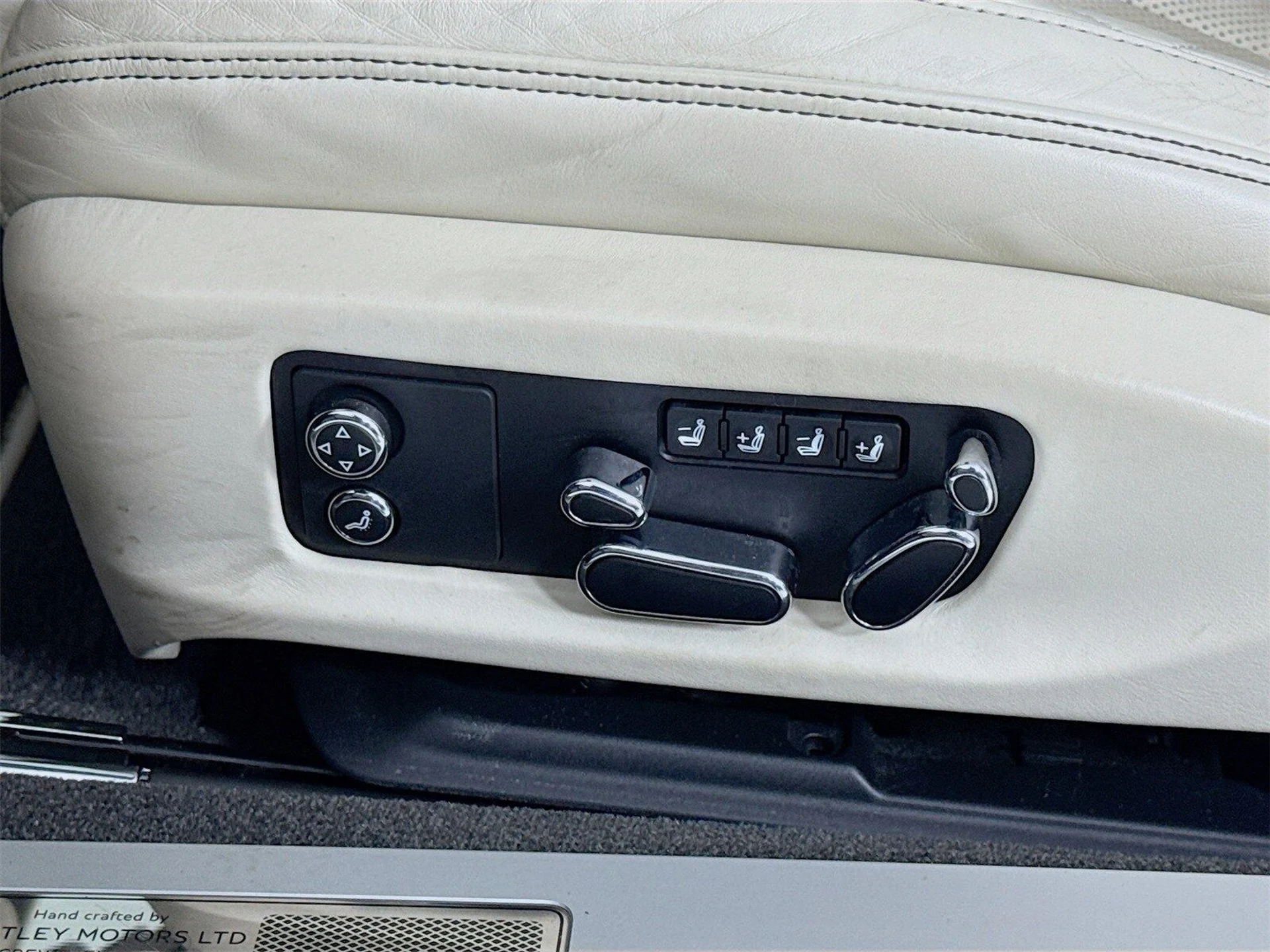 mph019_2659211396_105f1a56a4893af81162df0edef8f696x_5028ae04f3