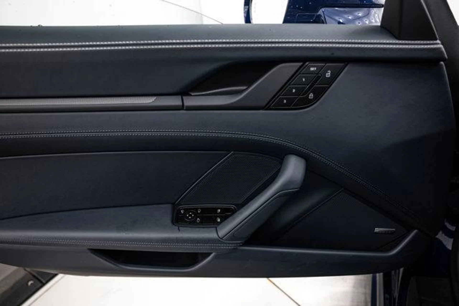 mph019_2661374838_Qw3_0_Y_attf_K_Gu_EZE_Lj_Nku_Lx5ck_0aa6ed7e03