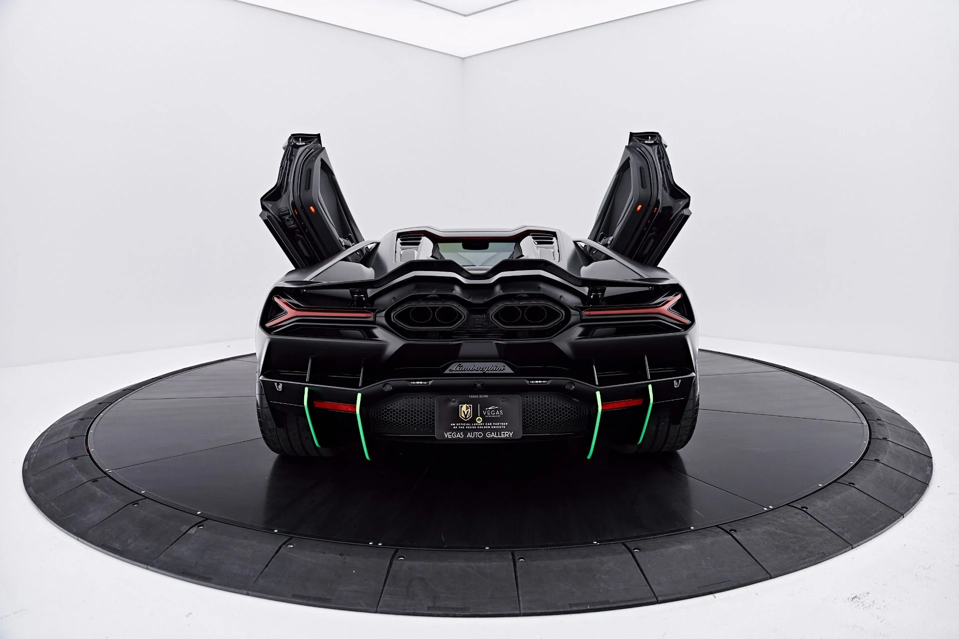 mph019_2661601696_Used_2024_Lamborghini_Revuelto_Base_1788040931_13c5a150a0