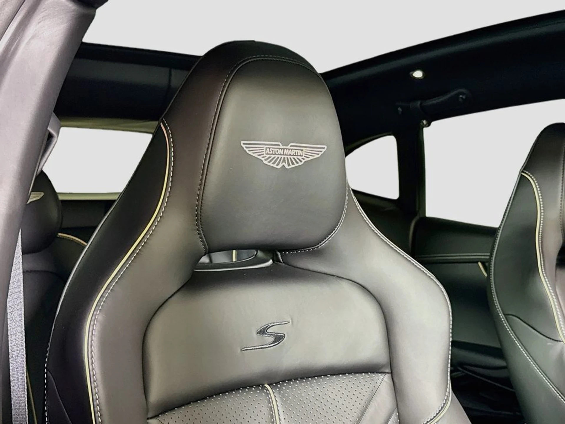 mph019_2662122699_new_2026_aston_martin_dbx_sawd_11350_23059220_20_1024_6da45004be