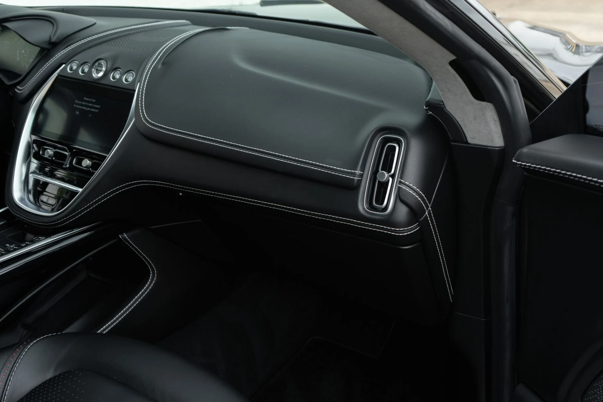 mph019_2666909894_Used_2021_Aston_Martin_DBX_1777485060_5c330518ad