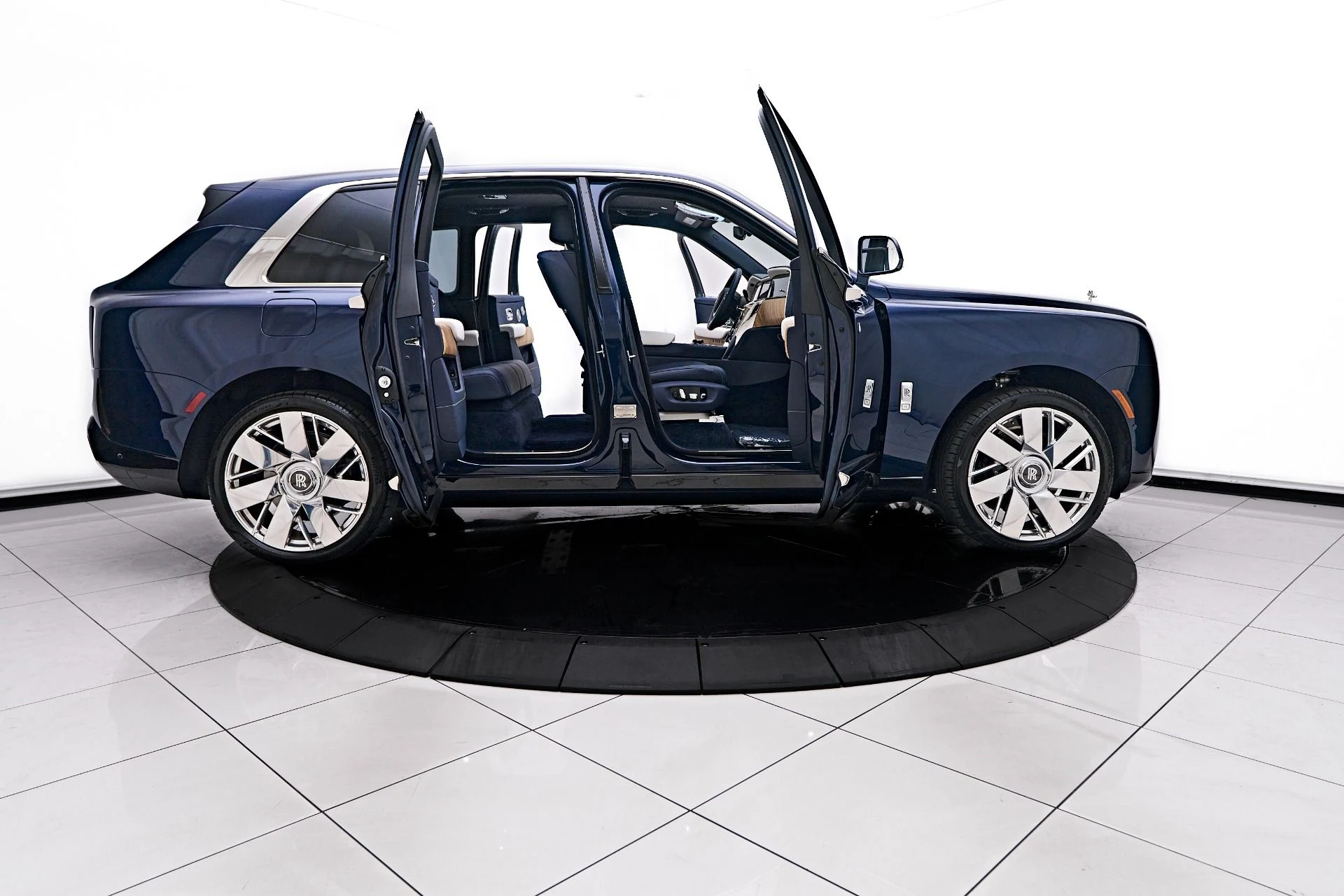 mph019_2674720491_Used_2025_Rolls_Royce_Cullinan_Base_1755895153_6f854ee101