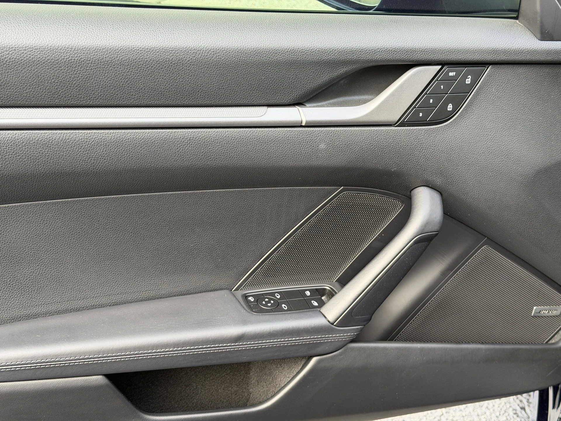 mph019_2678168842_1ff68b49837571247435bb975d9e963bx_f763c28b94